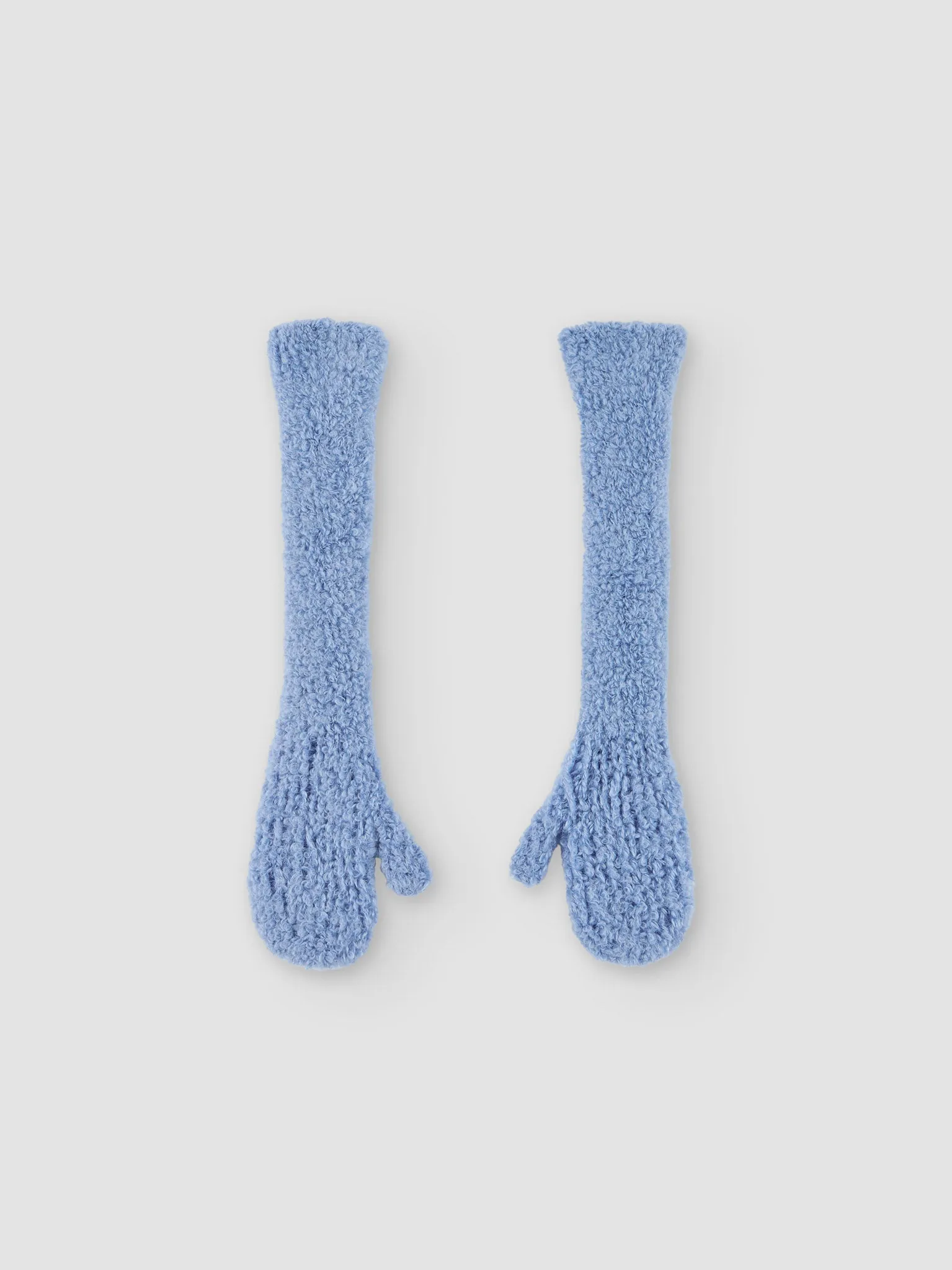 Brazo mittens sold by RUS