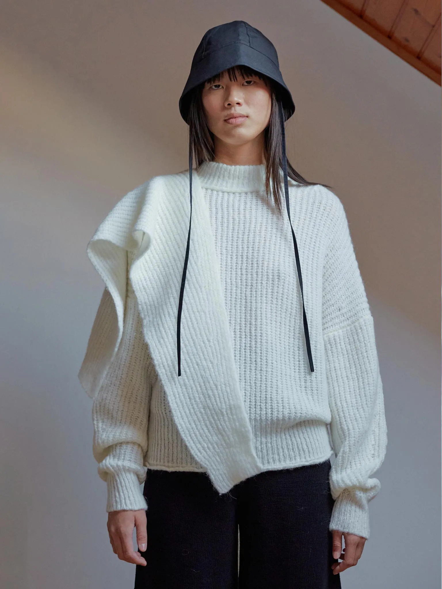 Wakusei sweater sold by RUS product image thumbnail 2