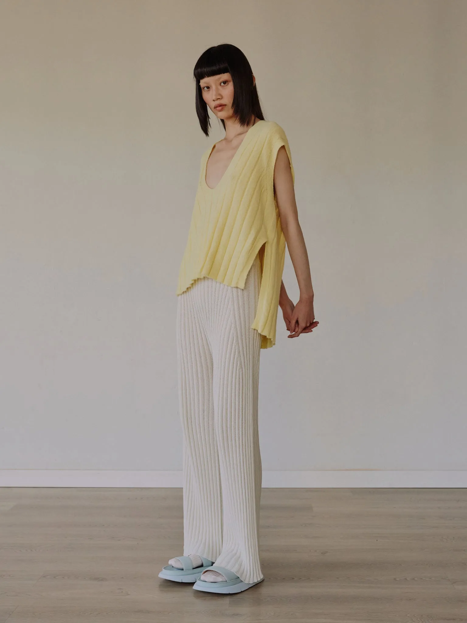 Chiisai vest sold by RUS product image thumbnail 3