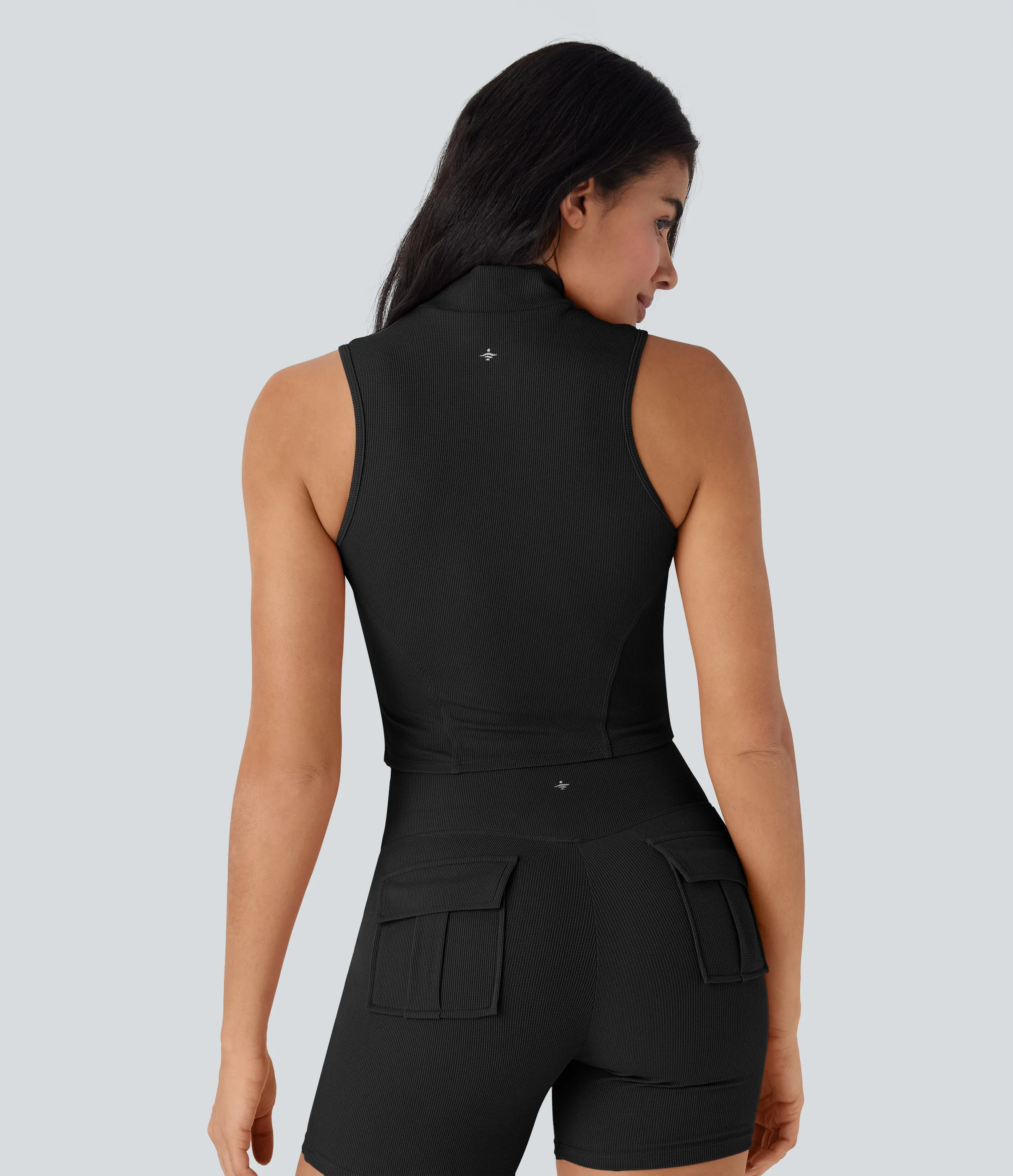 Halara Top de yoga corto ajustado y fruncido con cremallera y cuello alto - Black - S sold by Halara product image thumbnail 3