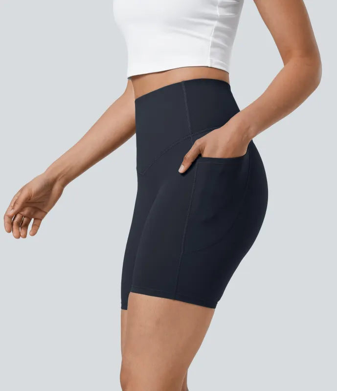 Halara Pantalones cortos SoCinched motociclista entrenamiento moldeador abdomen bolsillo lateral tiro alto 17.5cm - Carbon - S sold by Halara