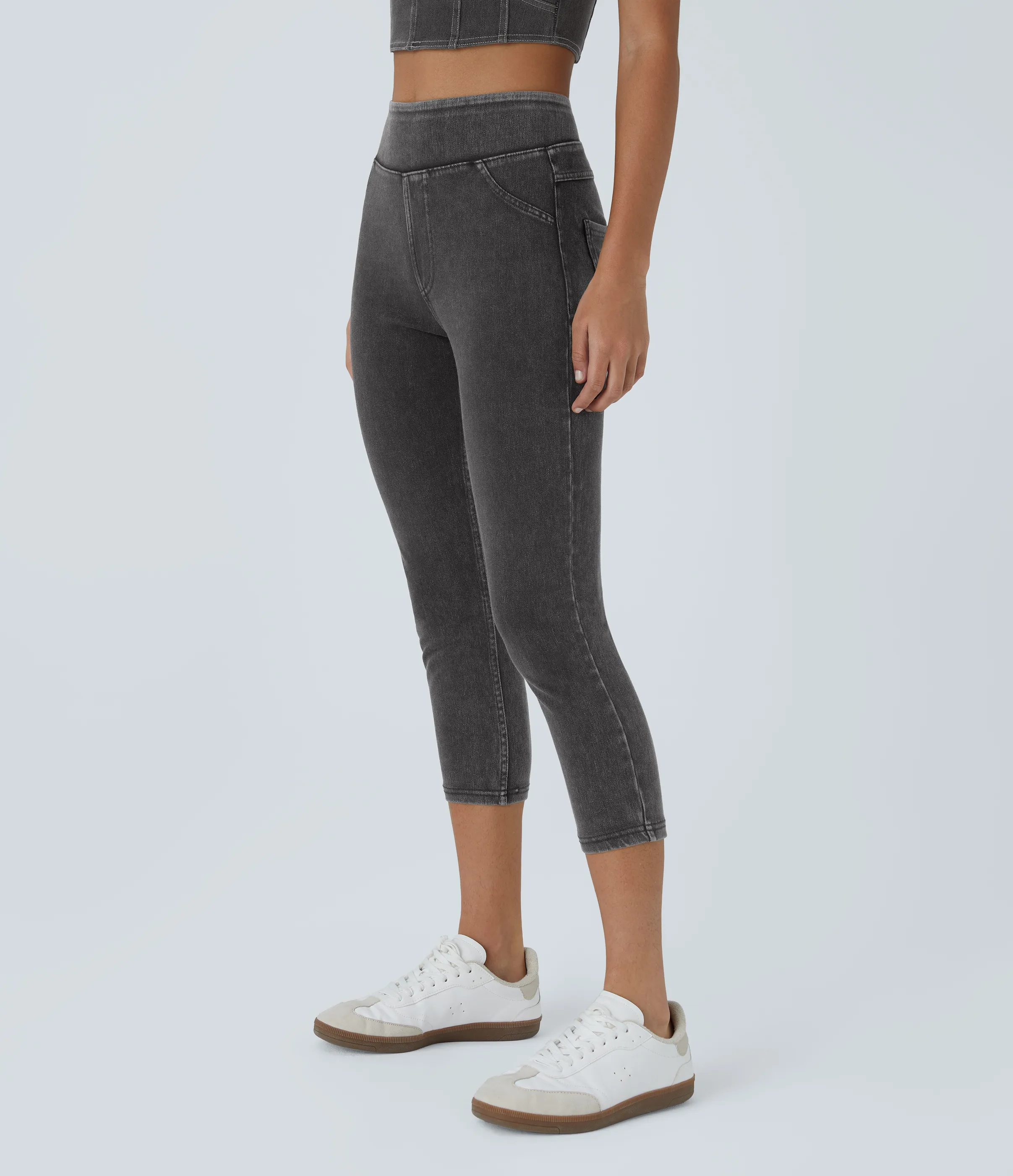 Halara Leggings Halara Flex™ Denim elásticos en longitud capri de tiro alto con bolsillos traseros - Hemp Rope Black Denim - S sold by Halara product image thumbnail 4