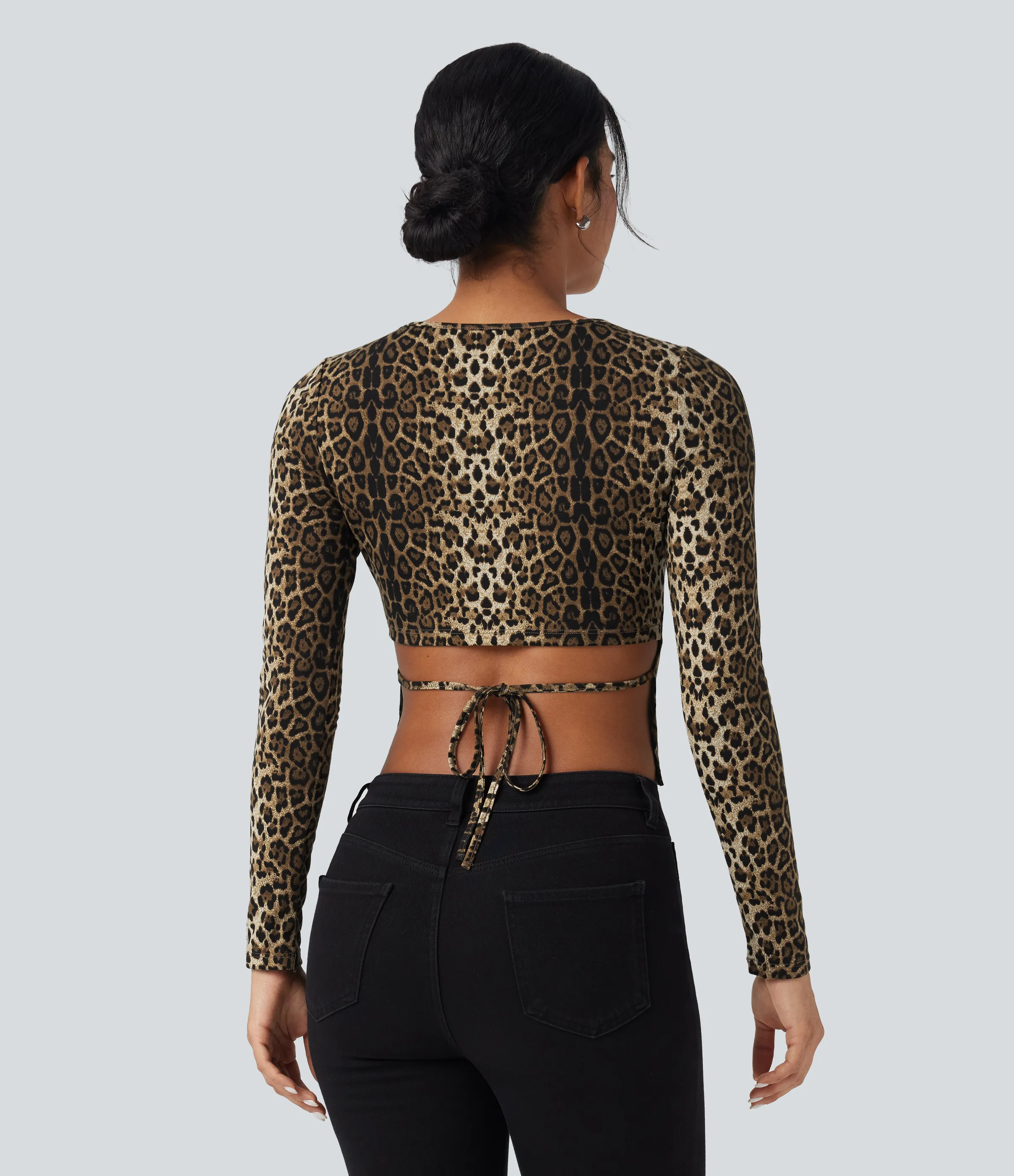 Halara Top casual ajustado de manga larga con estampado de leopardo con cuello redondo y lazo en la espalda - Safari Spot - L sold by Halara product image thumbnail 2