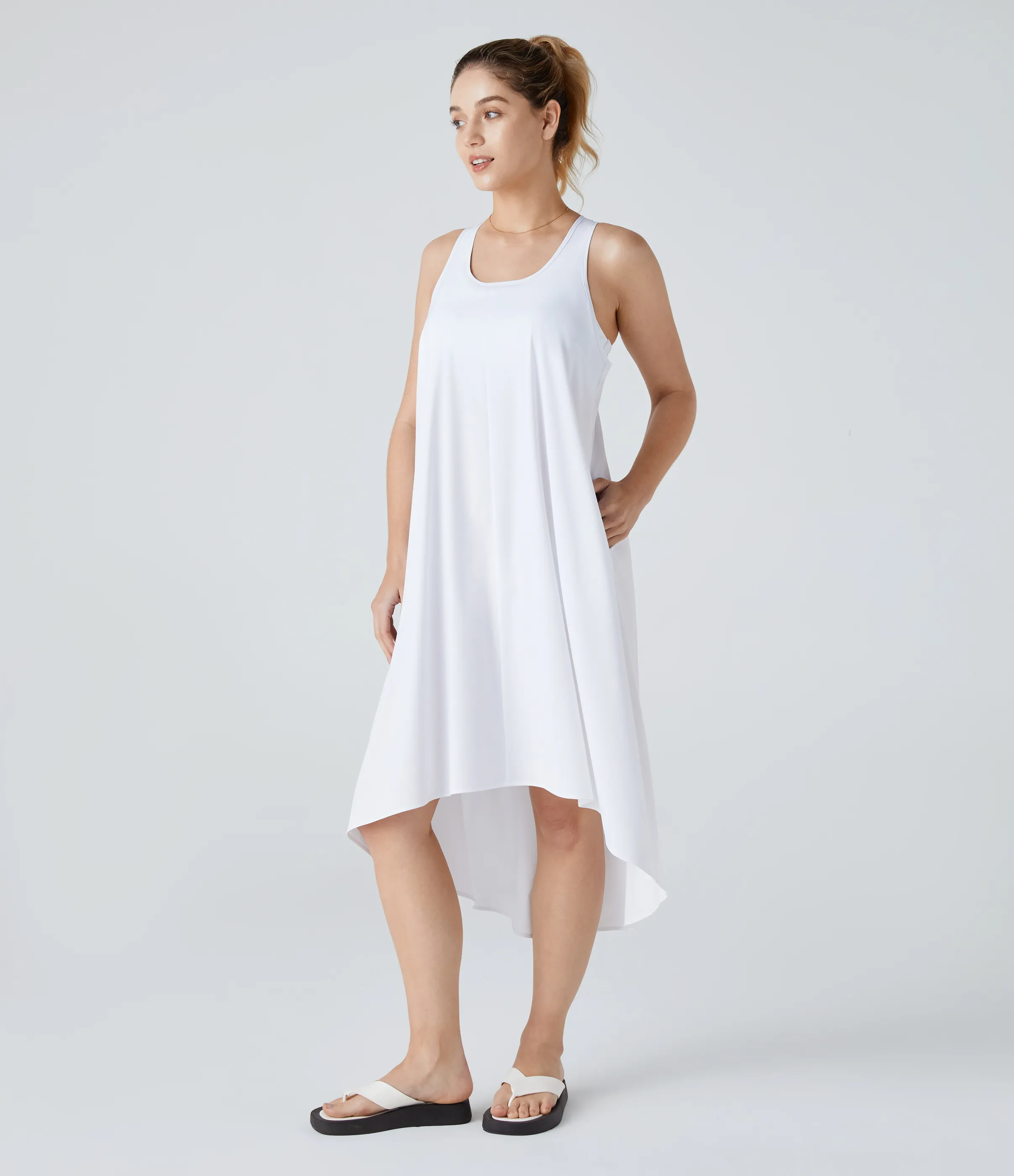 Halara Vestido casual midi Breezeful™ racerback sin espalda con bolsillos laterales, dobladillo asimétrico y secado rápido en copas D-F - White - S sold by Halara product image thumbnail 4
