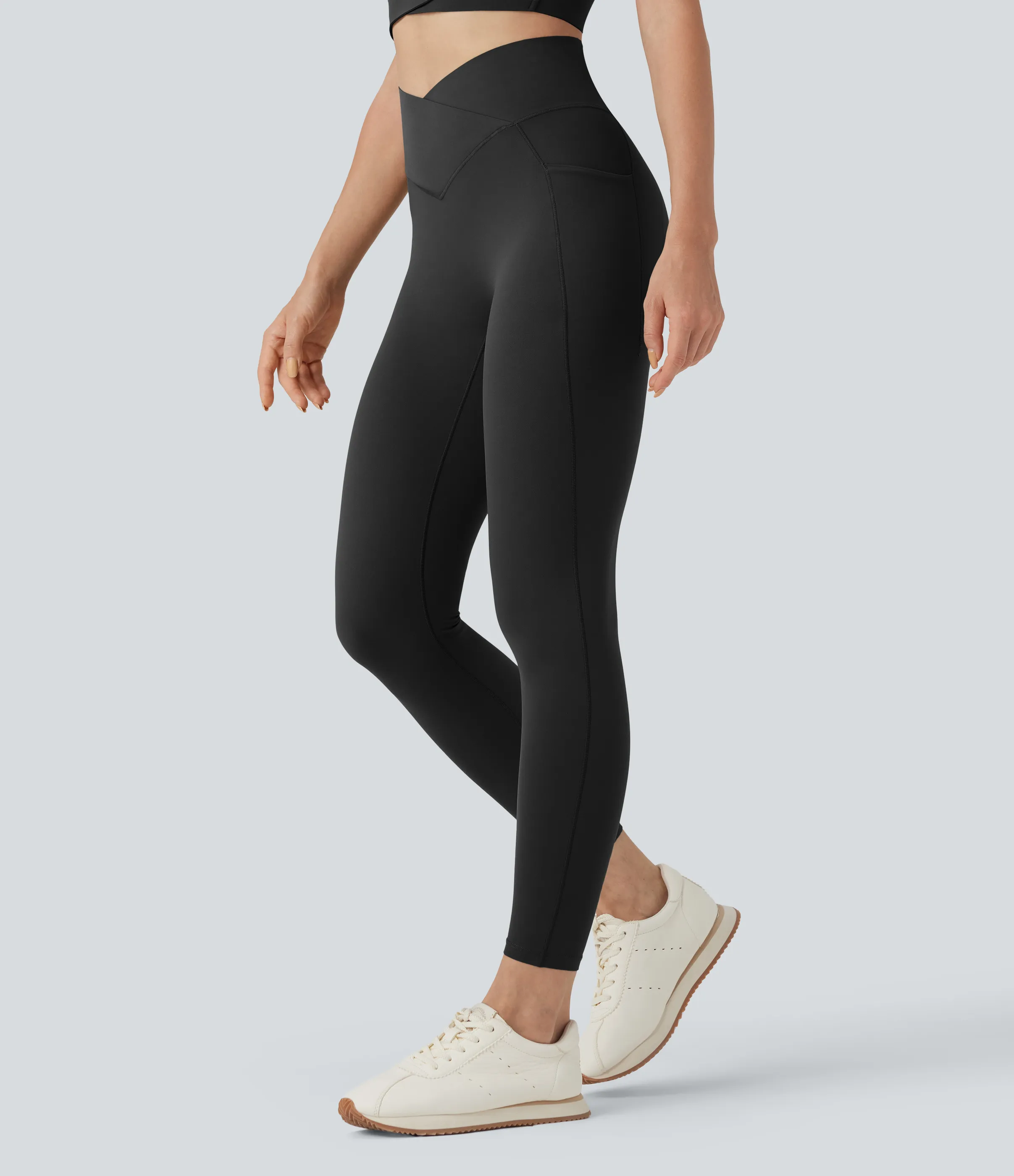 Halara Leggings de entrenamiento Halara UltraSculpt™ SoCinched de tiro alto cruzado con control de abdomen en 7/8 y bolsillos - Black - L(7/8) sold by Halara product image thumbnail 2