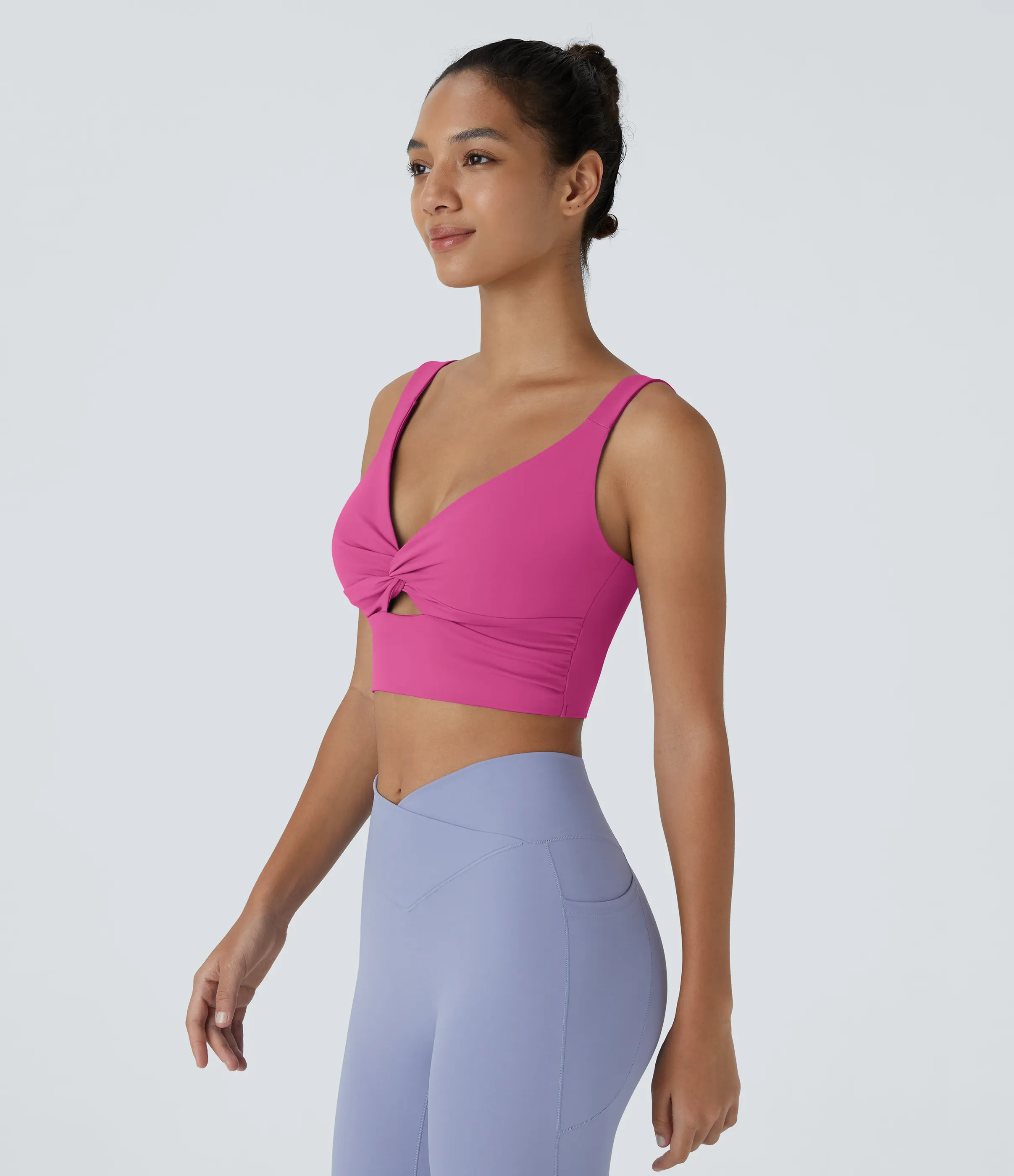 Halara Brasier deportivo de yoga SoftlyZero™ Airy de sujeción baja con abertura y tacto fresco-UPF51+ en copas D-F - Fuchsia Fedora - L sold by Halara product image thumbnail 4