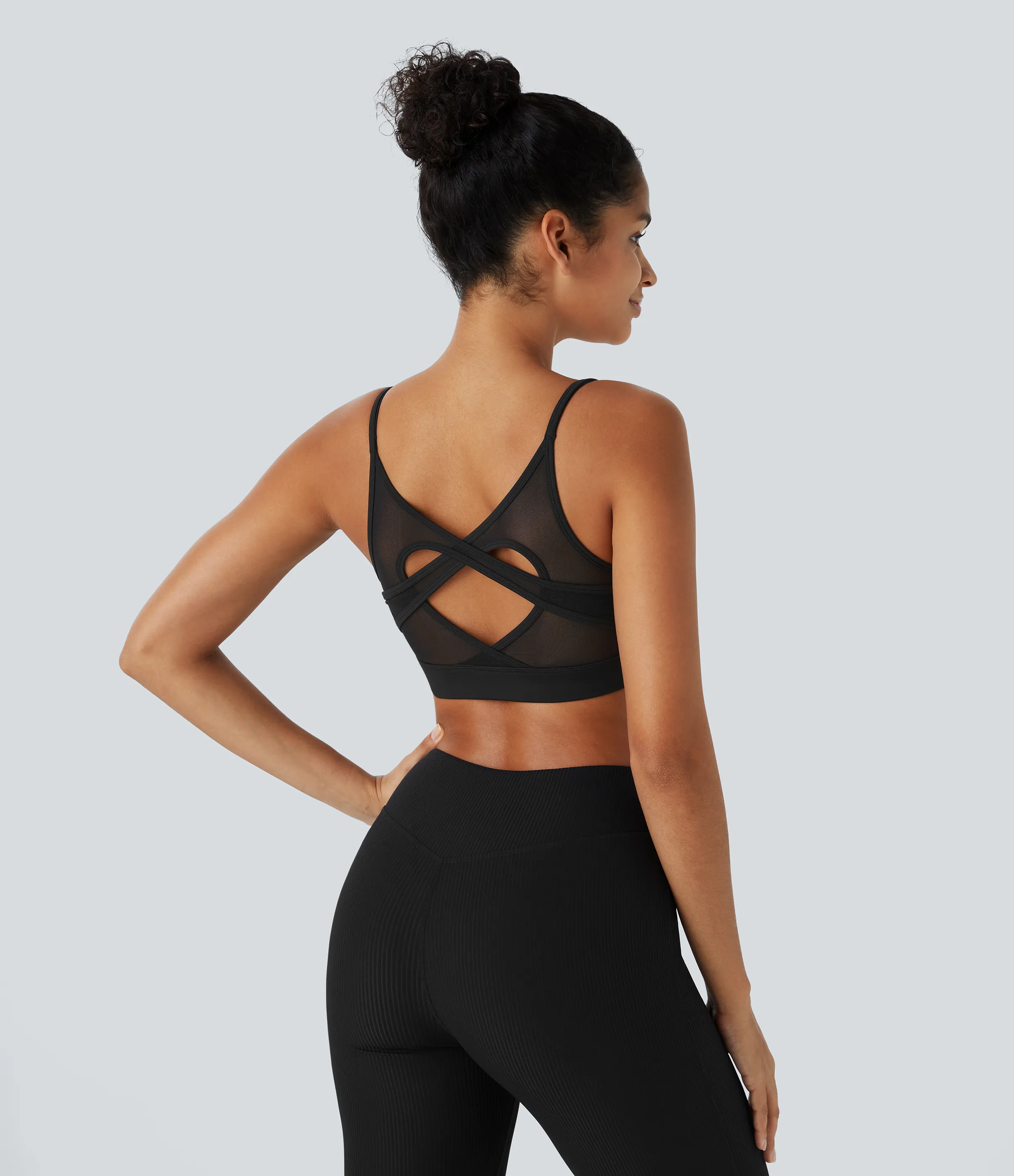 Halara Brasier deportivo SoftlyZero™ Airy para yoga de sujeción baja con malla en contraste y tacto fresco UPF50+ en copas A-C - Black - S sold by Halara