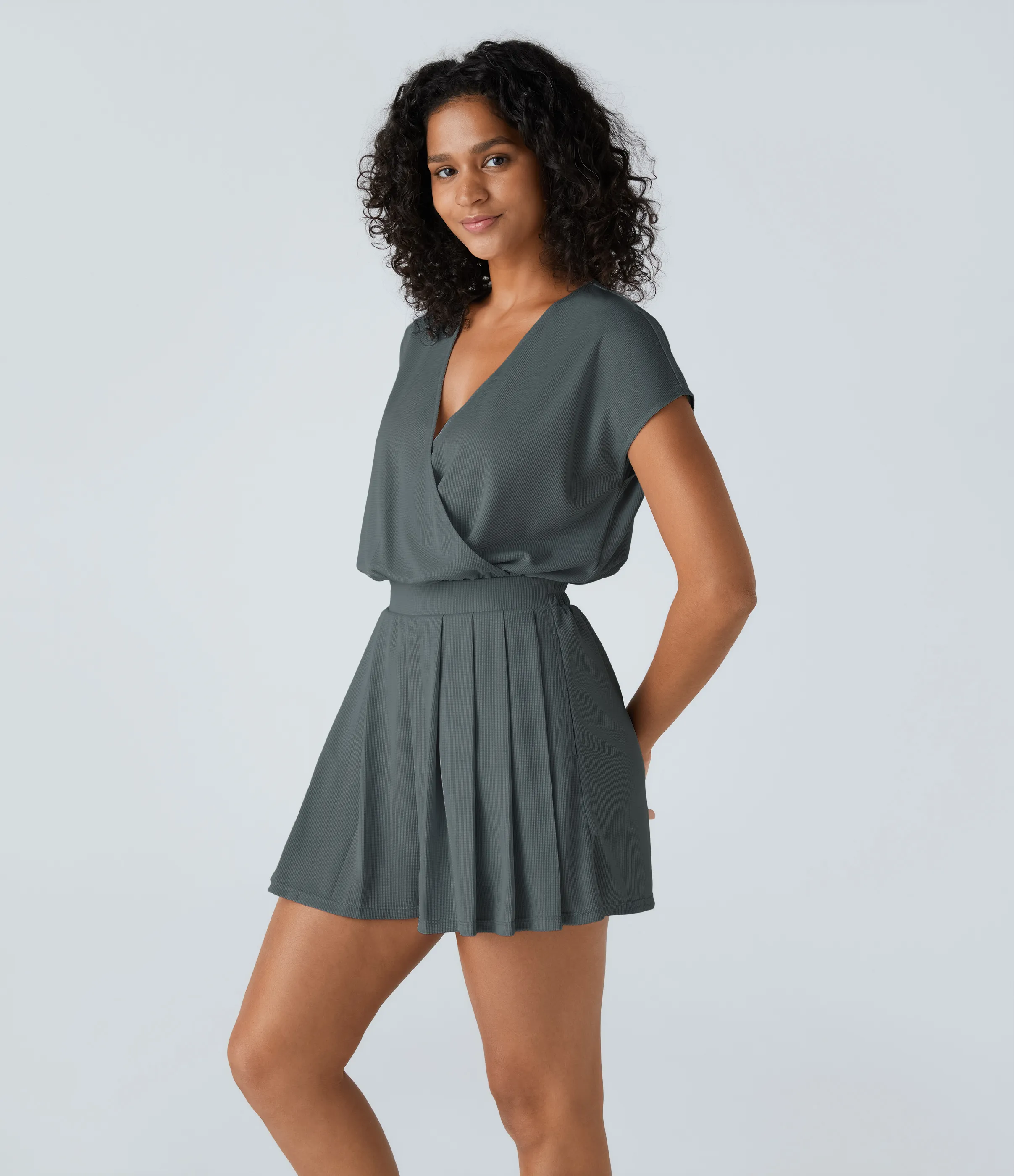 Halara Mono de manga corta casual con cuello en V y bolsillos laterales en tela gofre - Hurricane Grey - XS sold by Halara product image thumbnail 4