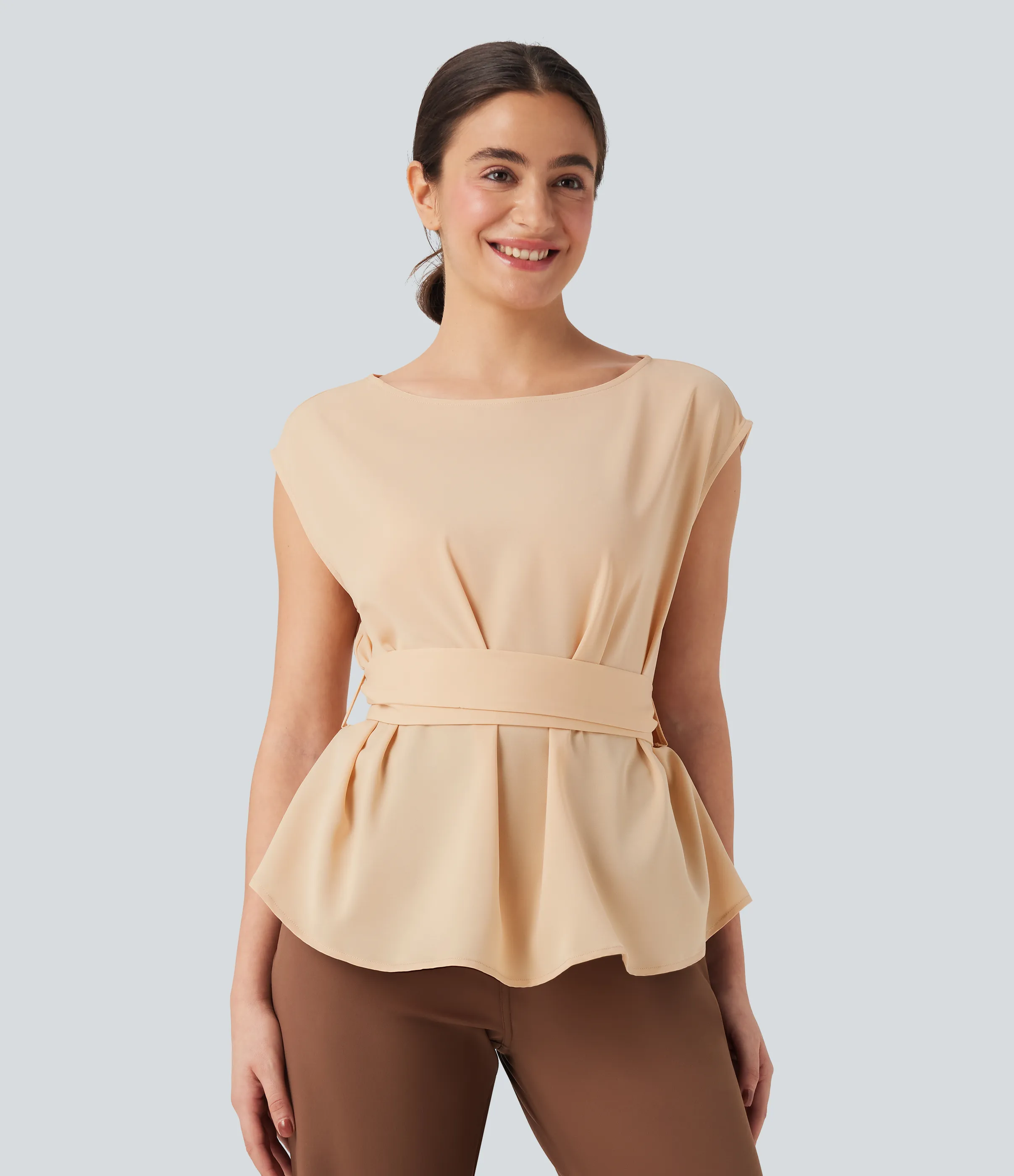 Halara Blusa de oficina antiarrugas con cuello barco sin mangas y lazo en la espalda - Gray Sand - L sold by Halara