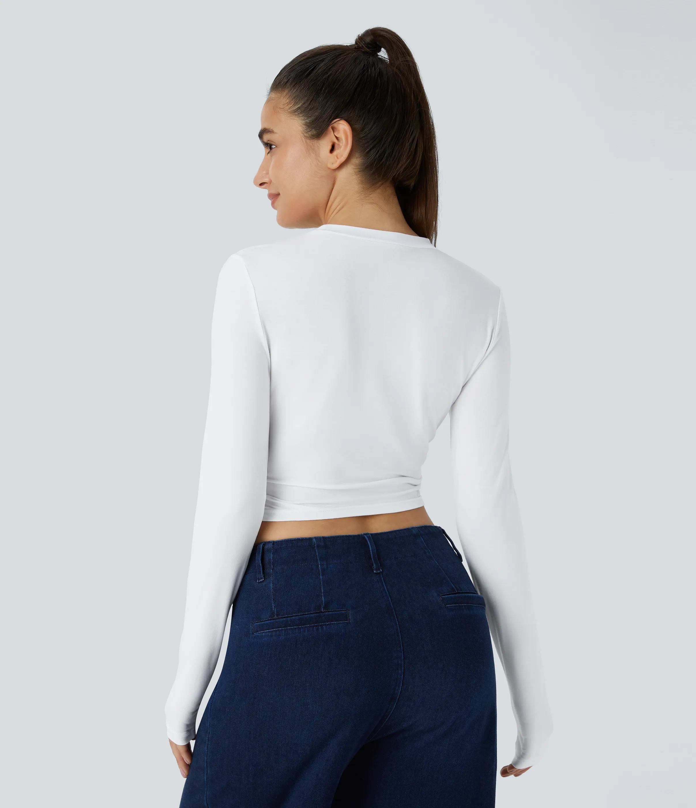 Halara Top recortado ajustado fruncido manga larga cuello redondo - White - L sold by Halara product image thumbnail 3
