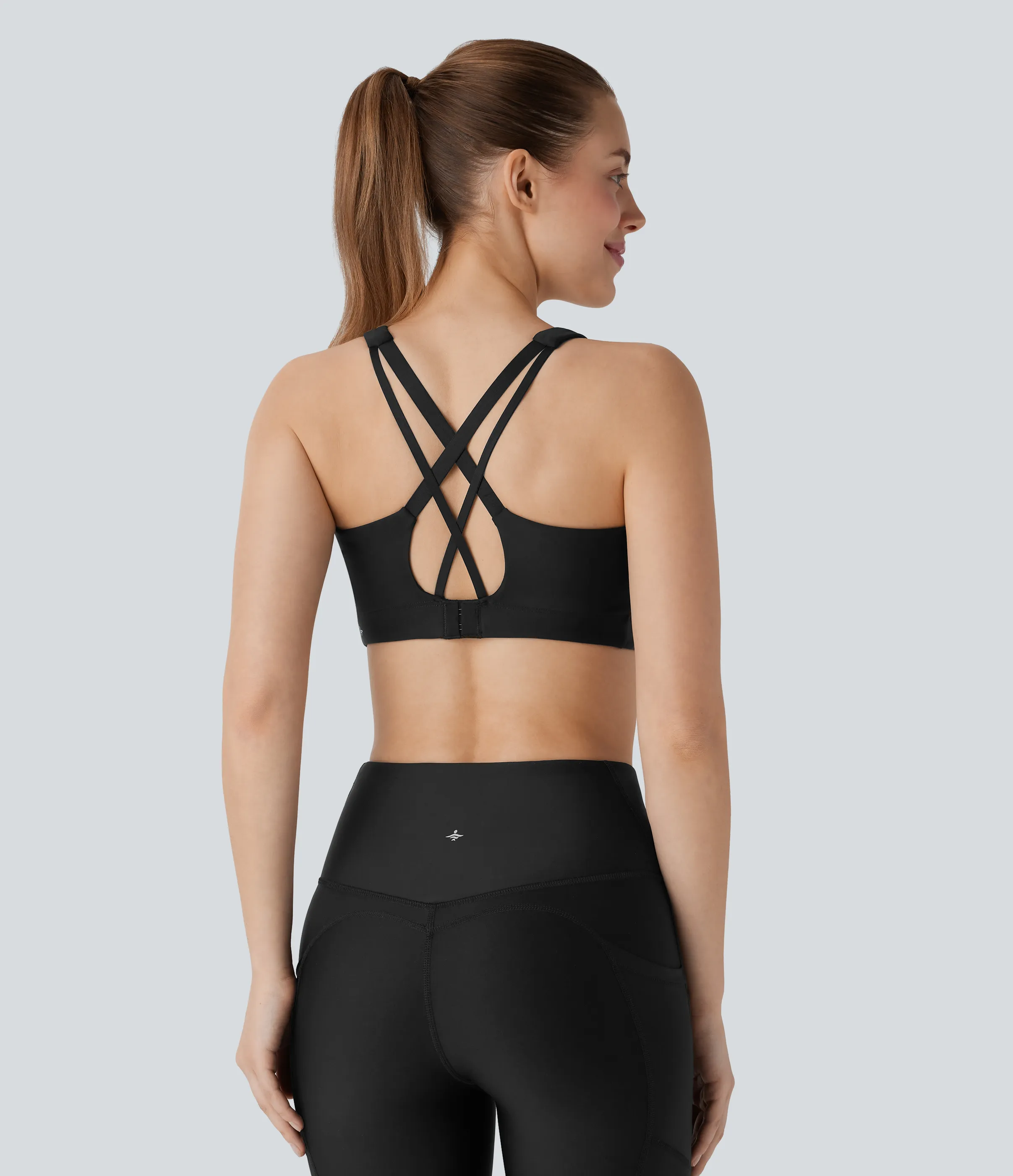 Halara Sujetador deportivo entrenamiento gancho ajustable cruzado sin espalda soporte medio - Black - S sold by Halara product image thumbnail 4