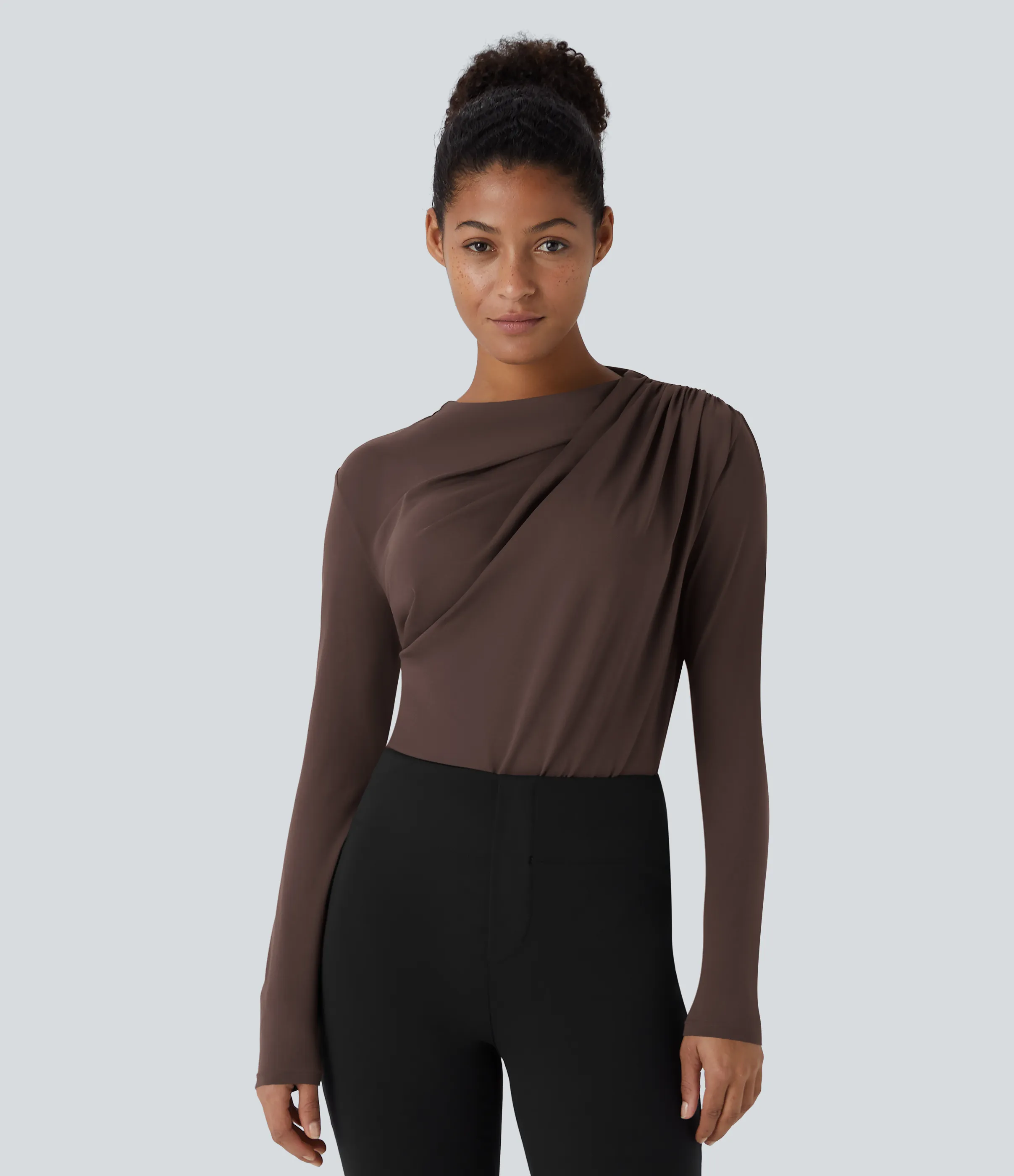 Halara Blusa oficina ajustada manga larga fruncida cuello vuelto - Chestnut - XL sold by Halara