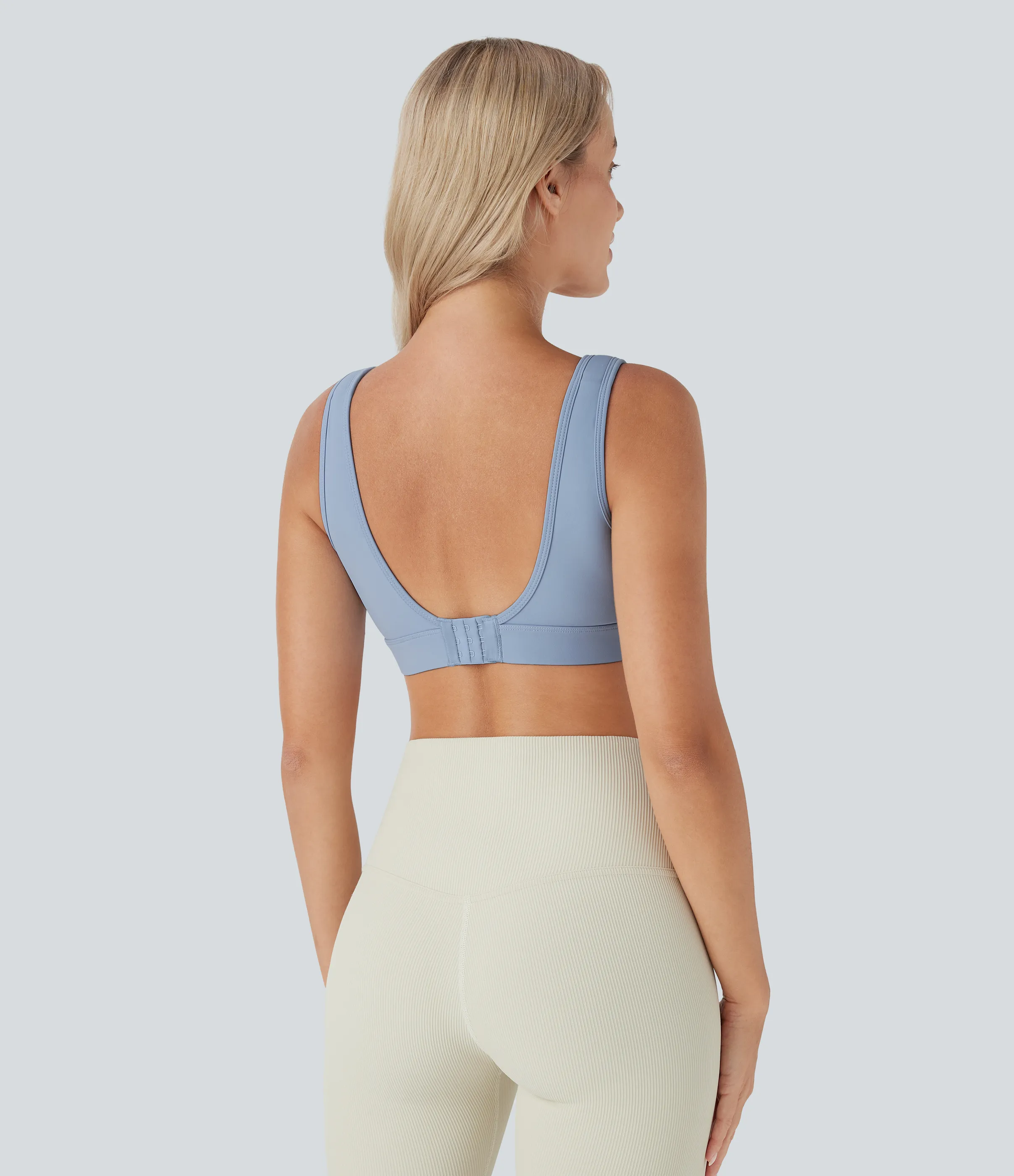 Halara Brasier deportivo SoftlyZero™ Airy de yoga para lactancia de sujeción baja con hebilla ajustable de tacto fresco en copas A-C - Light Grey Blue - XS sold by Halara product image thumbnail 4