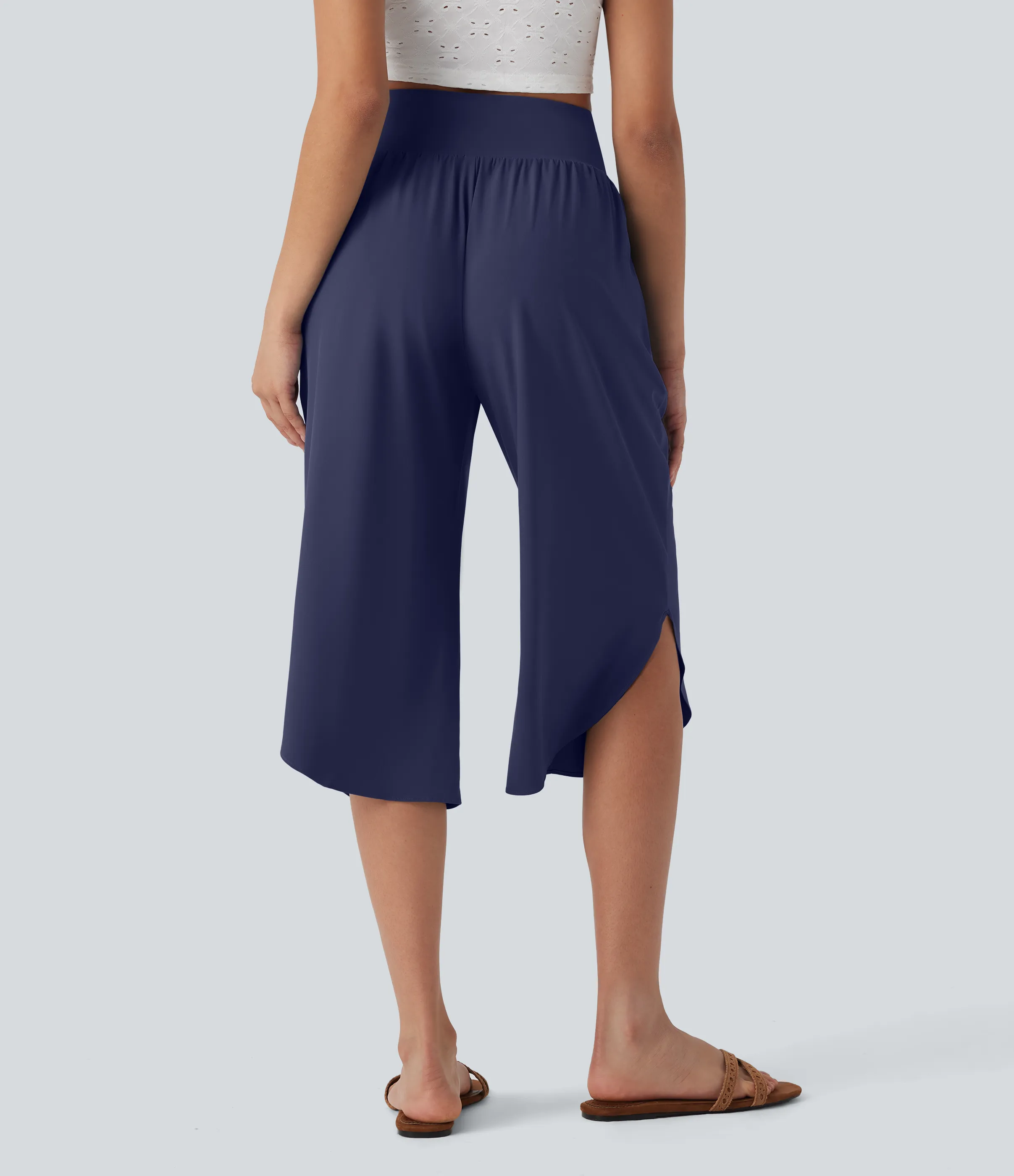 Halara Pantalón Breezeful™ SoCinched Capri Resort tiro alto control abdomen dobladillo dividido secado rápido bolsillo lateral - Patriot Blue - S sold by Halara product image thumbnail 3
