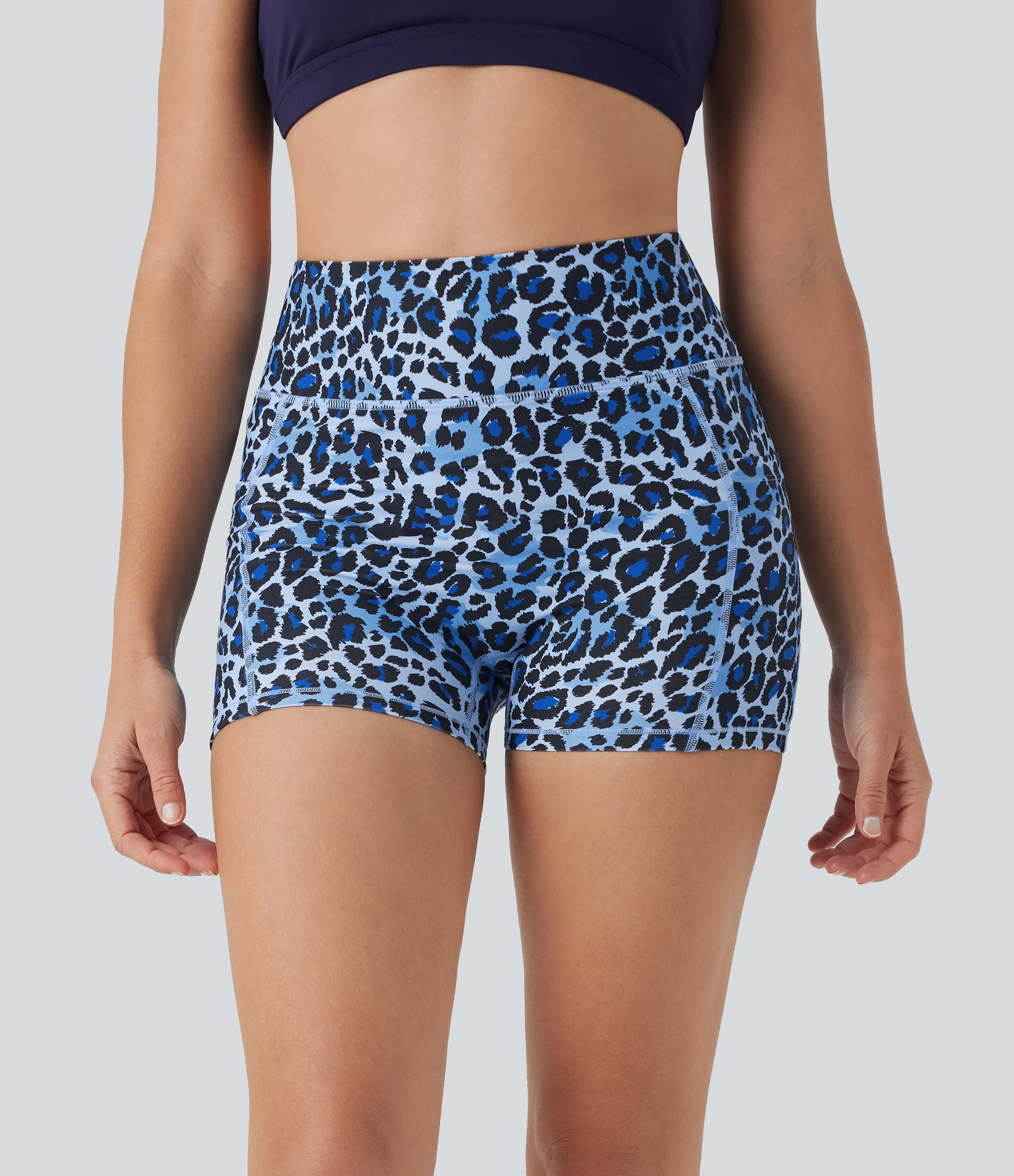 Halara Shorts de yoga biker de 7.5 cm con estampado de leopardo y tiro alto con bolsillos - Ice blue leopard print - M sold by Halara product image thumbnail 3