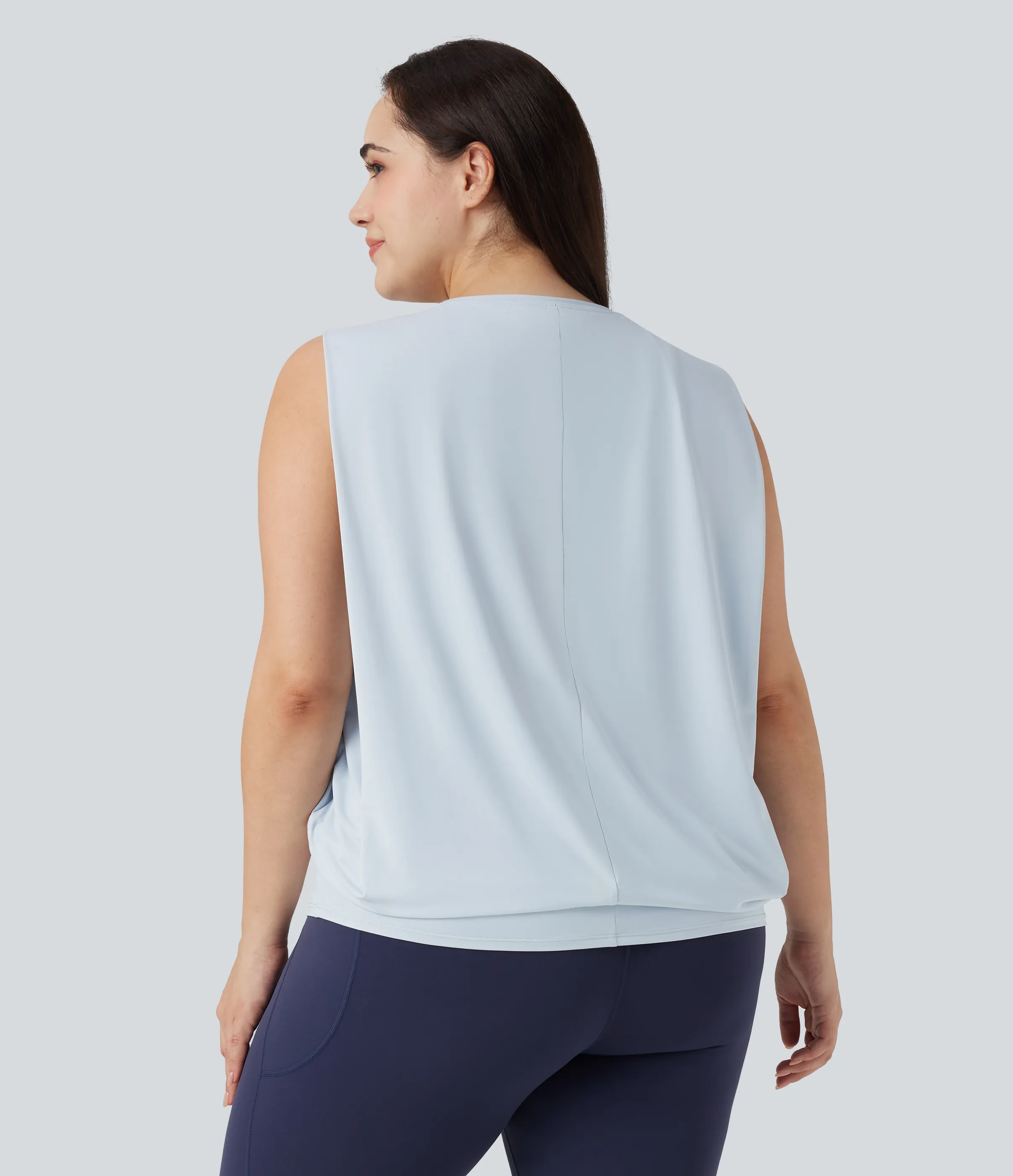 Halara Camiseta de yoga de talla grande con cuello redondo y tacto fresco - UPF 50+ - Illusion Blue - 1X sold by Halara product image thumbnail 3