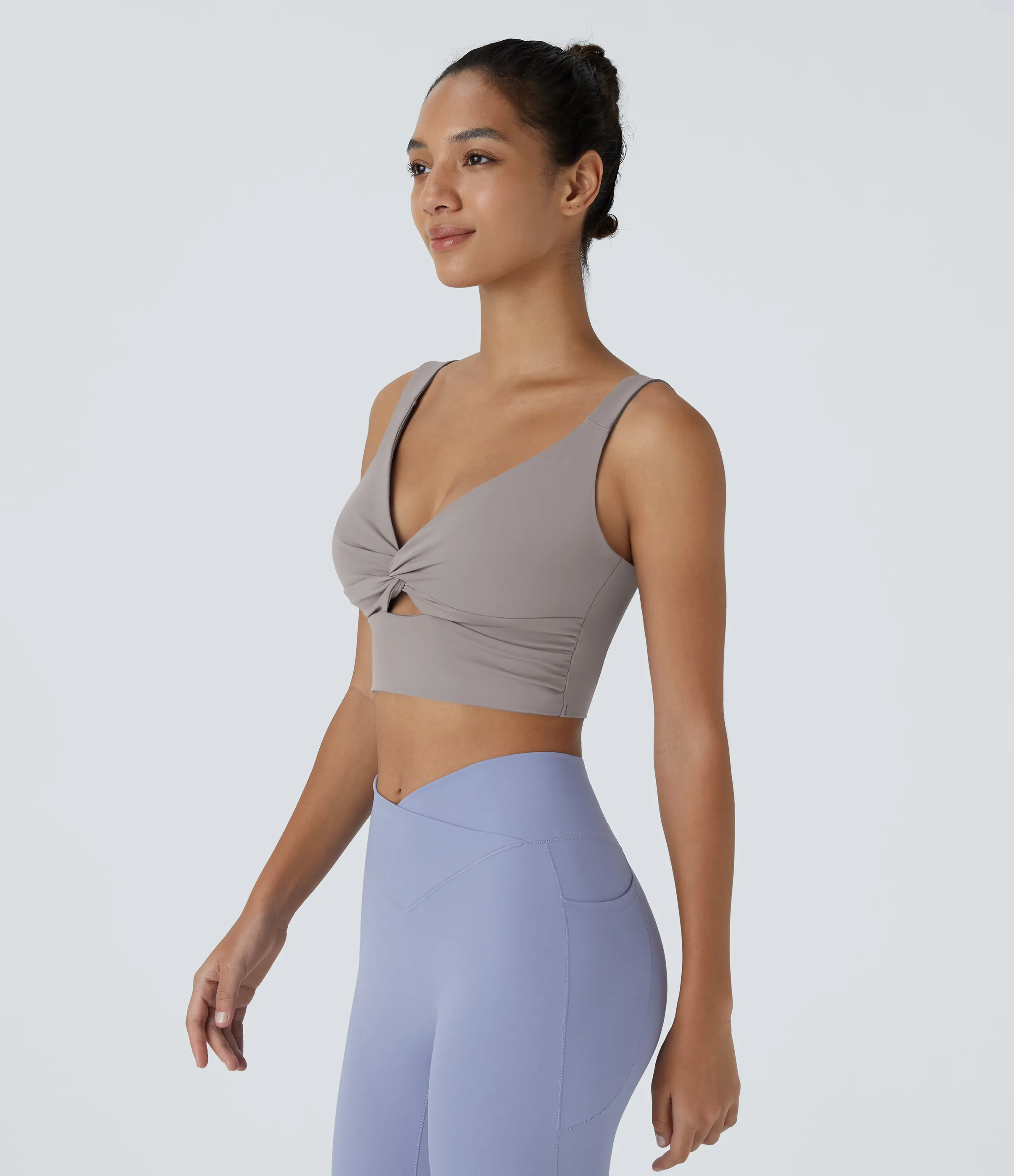 Halara Brasier deportivo de yoga SoftlyZero™ Airy de sujeción baja con abertura y tacto fresco-UPF51+ en copas D-F - Steel Gray - M sold by Halara product image thumbnail 4