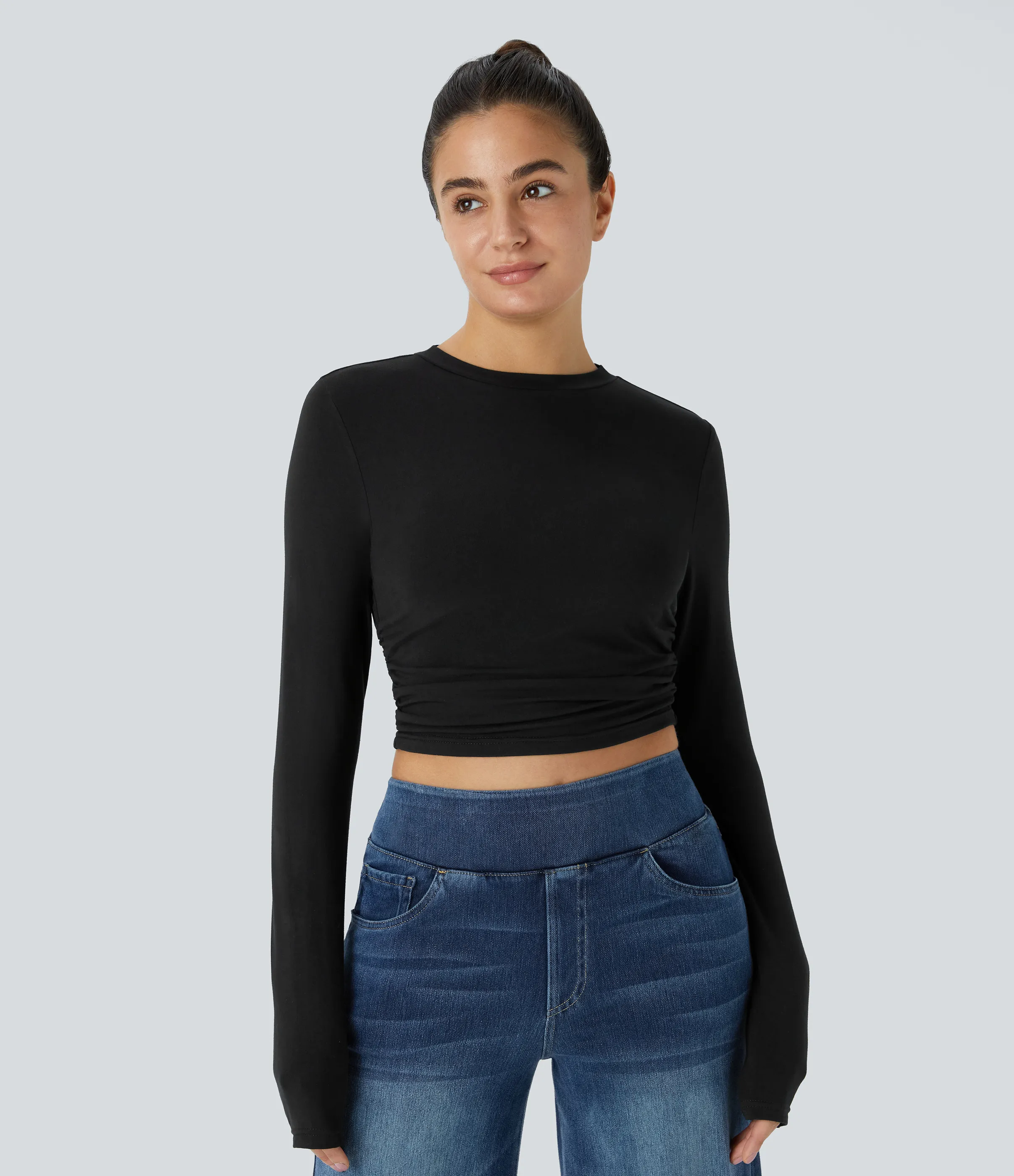 Halara Top recortado ajustado fruncido manga larga cuello redondo - Black - M sold by Halara product image thumbnail 2