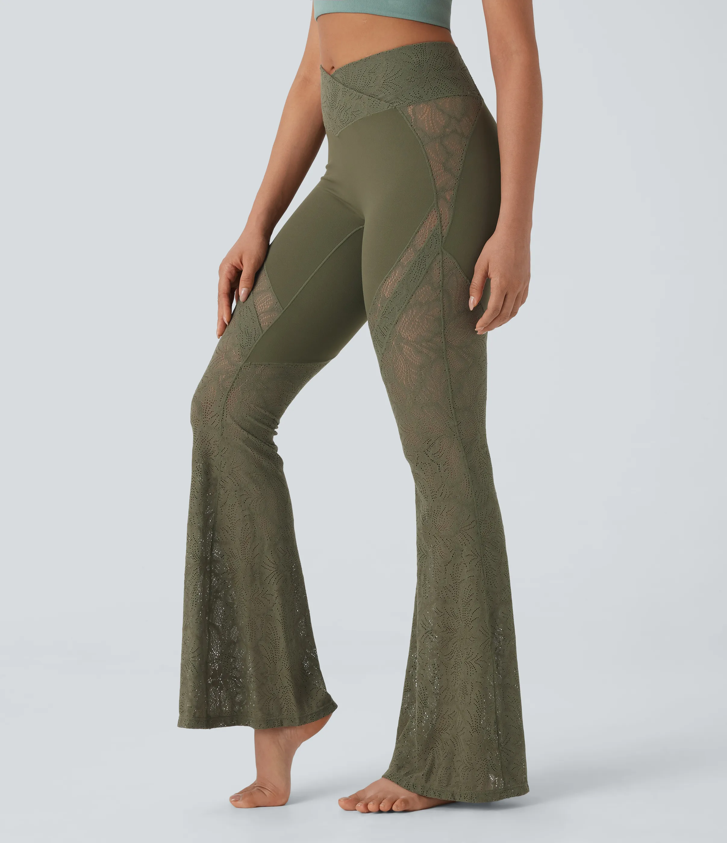 Halara Leggings de yoga acampanados Softlyzero™ de tiro alto con encaje en contrast y bolsillos traseros cruzados - Grass Grey Green - XL(regular) sold by Halara
