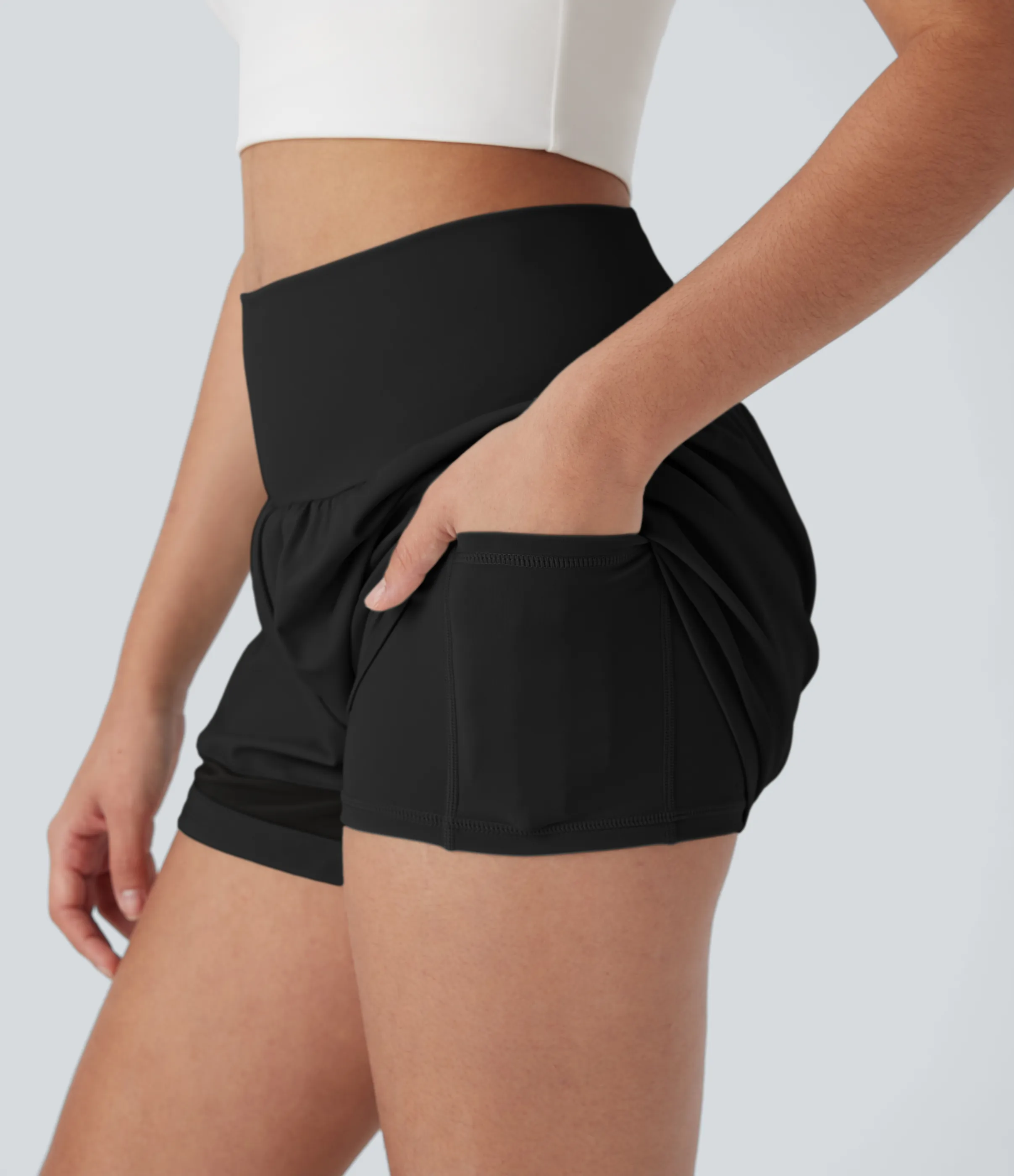 Halara Shorts de entrenamiento 2 en 1 Softlyzero™ Airy de tiro medio con contraste, bolsillos laterales y traseros de tacto fresco - Black - XS sold by Halara product image thumbnail 5