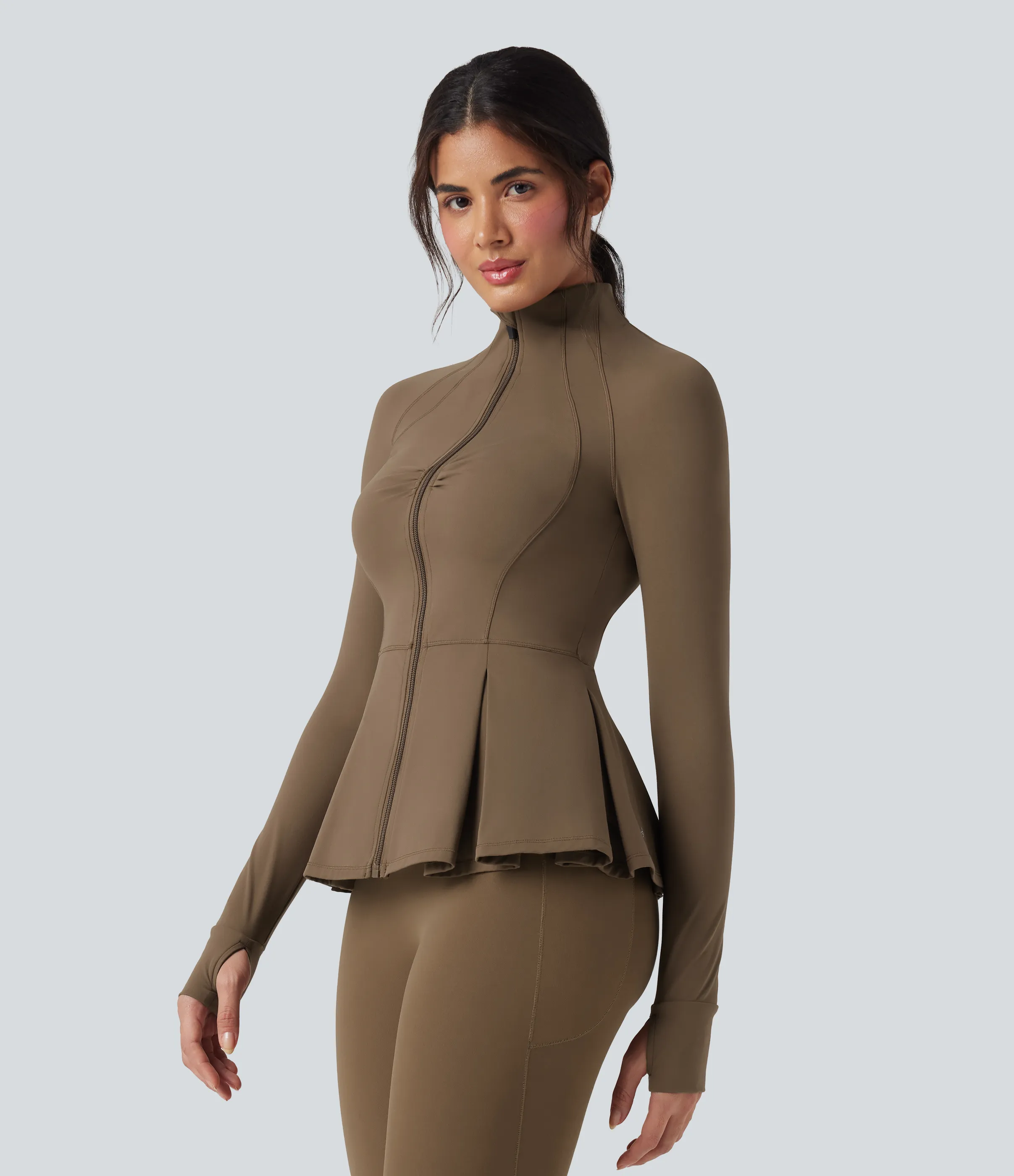 Halara Chaqueta de yoga ajustada SoftlyZero™ de felpa con cuello alto, aberturas para los pulgares y dobladillo plisado fruncido - Reddish Brown - S sold by Halara product image thumbnail 4