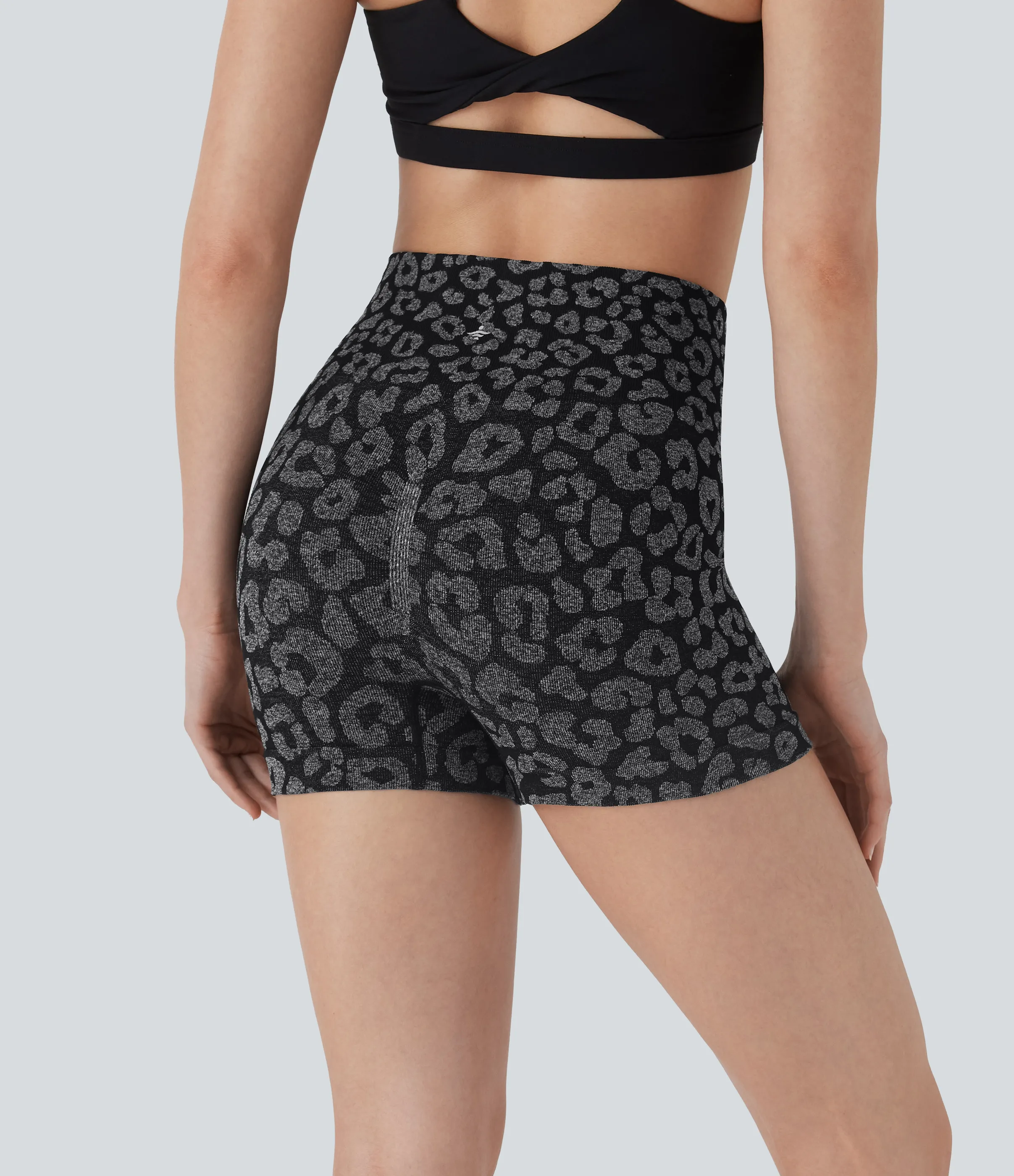 Halara Shorts de yoga biker con estampado de leopardo y tiro alto sin costuras en 12,7cm de largo - Night Black - M sold by Halara product image thumbnail 3