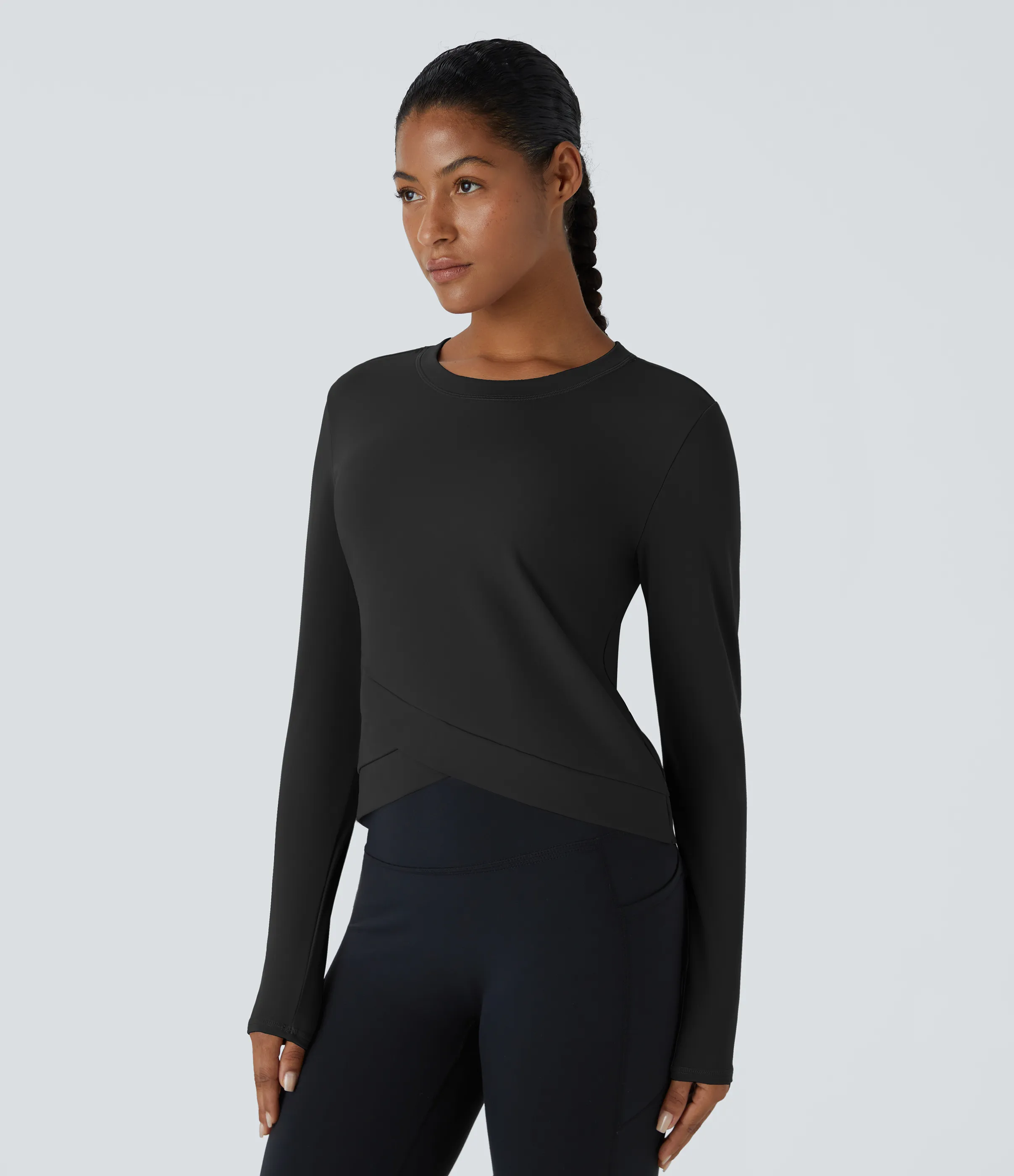 Halara Camiseta deportiva Softlyzero™ Plush de manga larga con dobladillo cruzado y cuello redondo - Black - M sold by Halara product image thumbnail 4