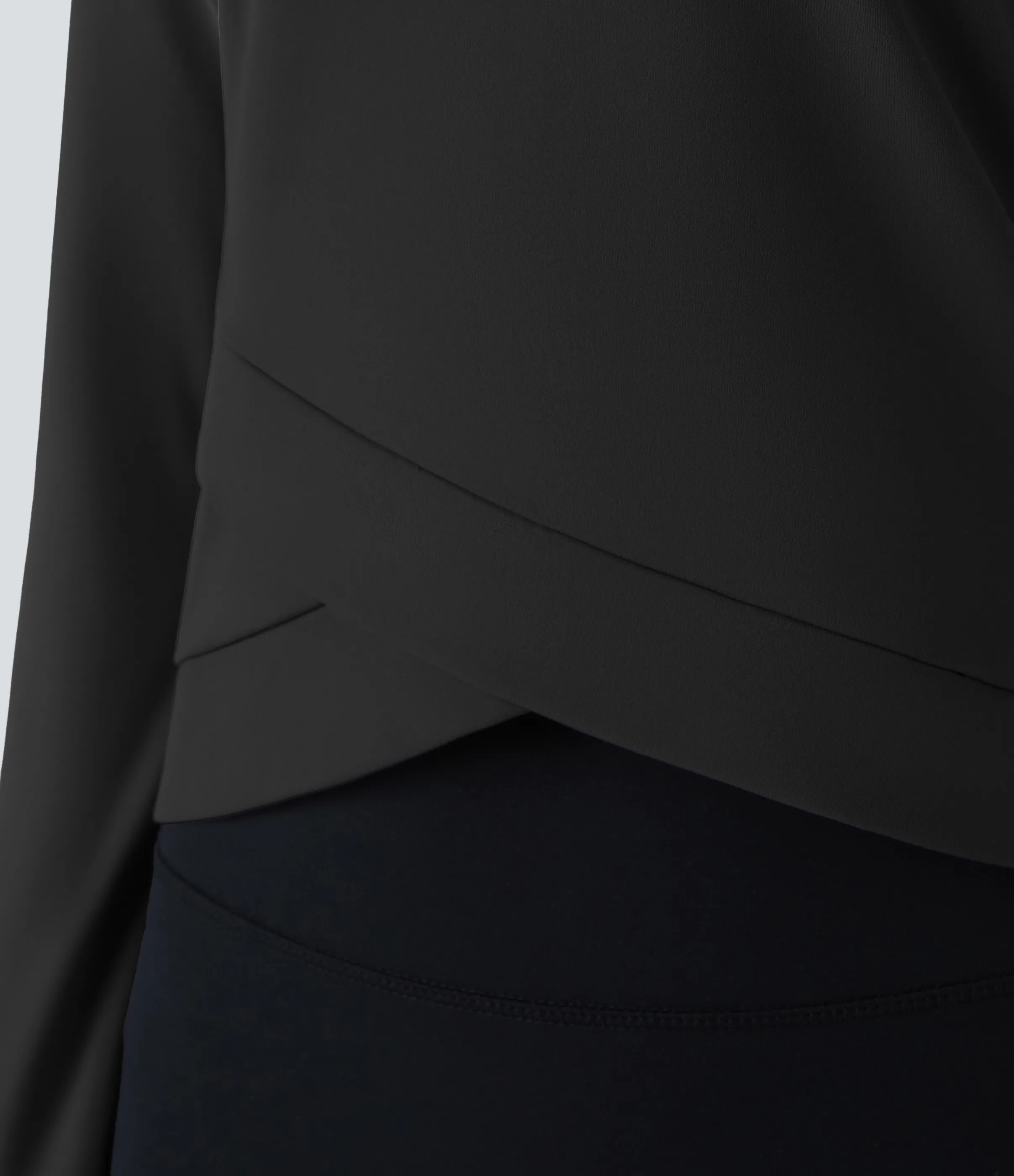 Halara Camiseta deportiva Softlyzero™ Plush de manga larga con dobladillo cruzado y cuello redondo - Black - M sold by Halara product image thumbnail 5