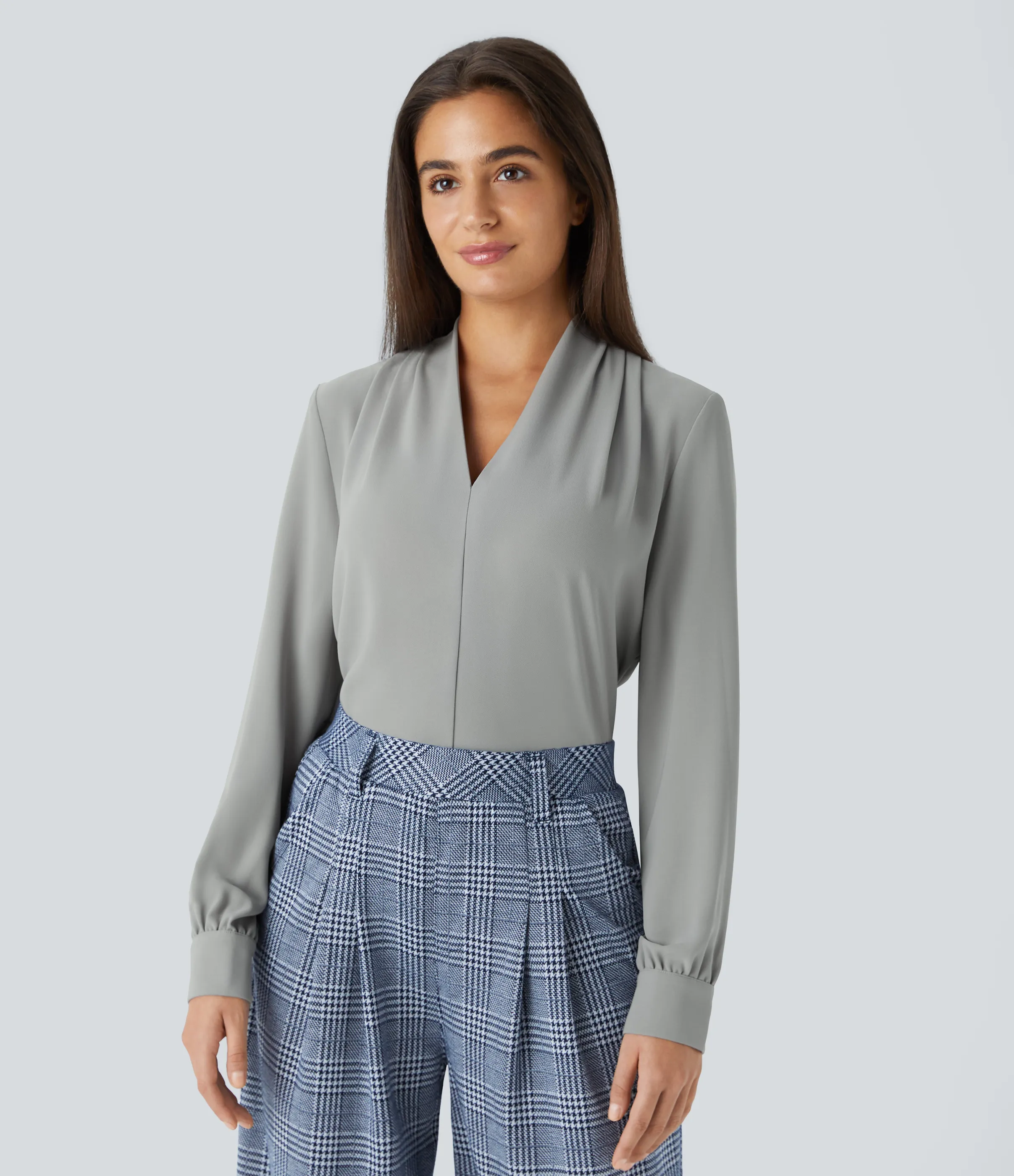 Halara Blusa oficina plisada manga larga cuello V - Mist Grey - XS sold by Halara