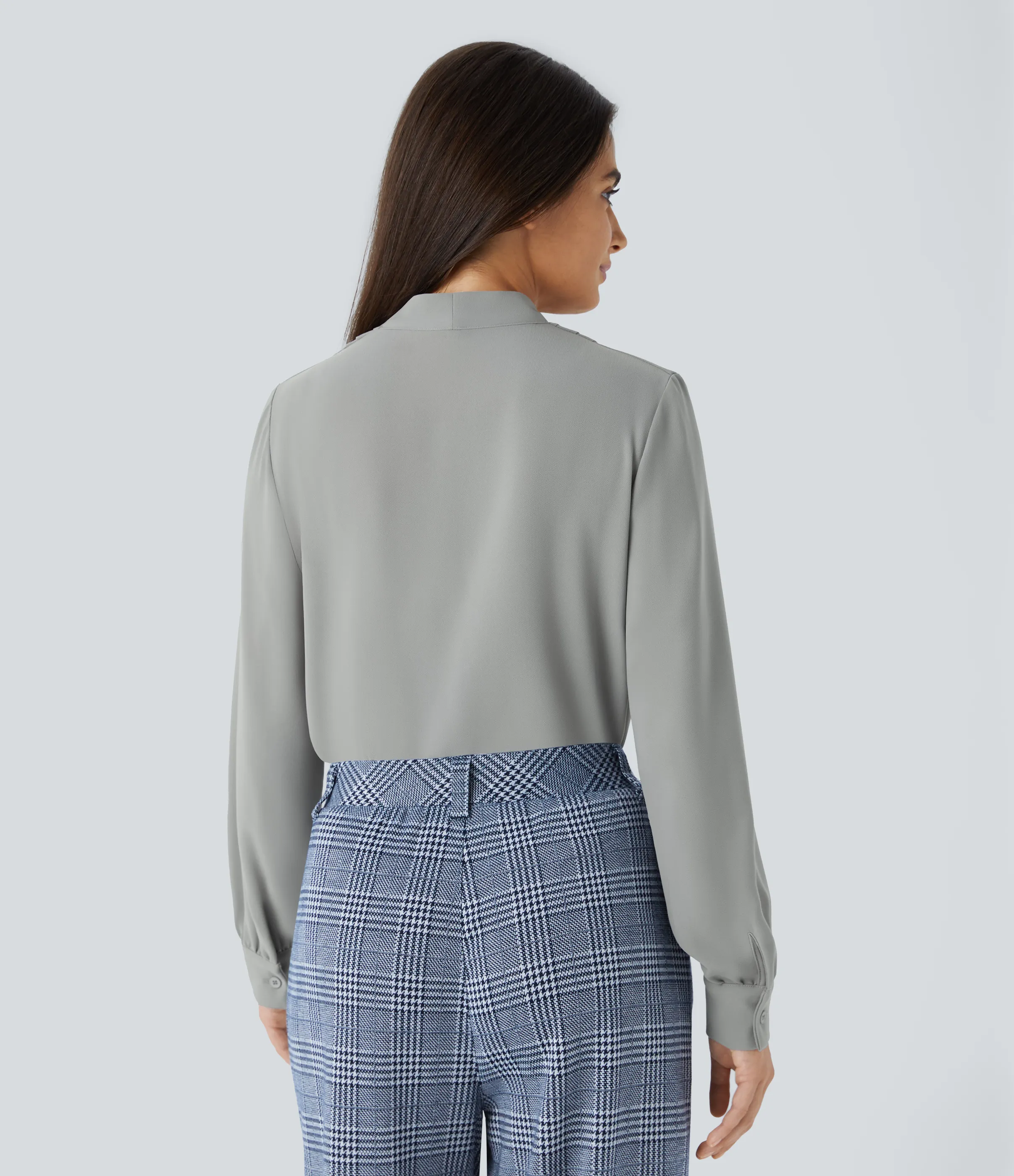 Halara Blusa oficina plisada manga larga cuello V - Mist Grey - XS sold by Halara product image thumbnail 3