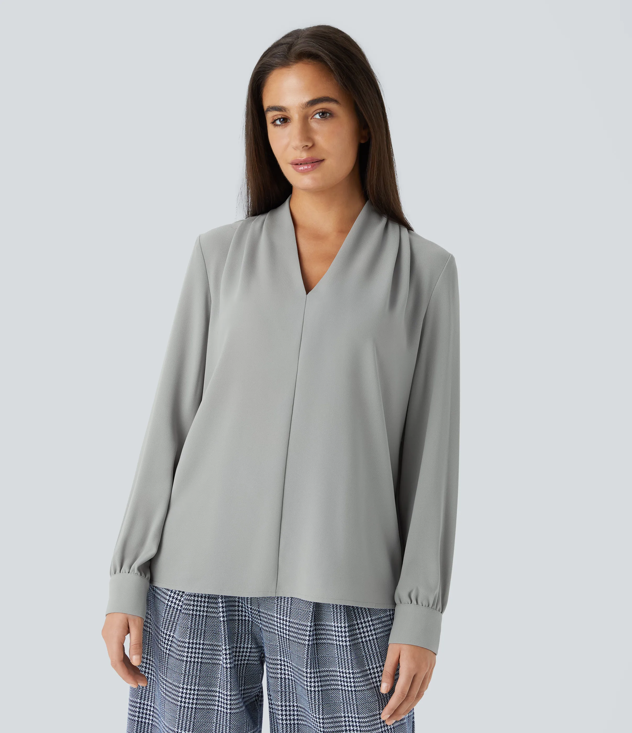 Halara Blusa oficina plisada manga larga cuello V - Mist Grey - XS sold by Halara product image thumbnail 5