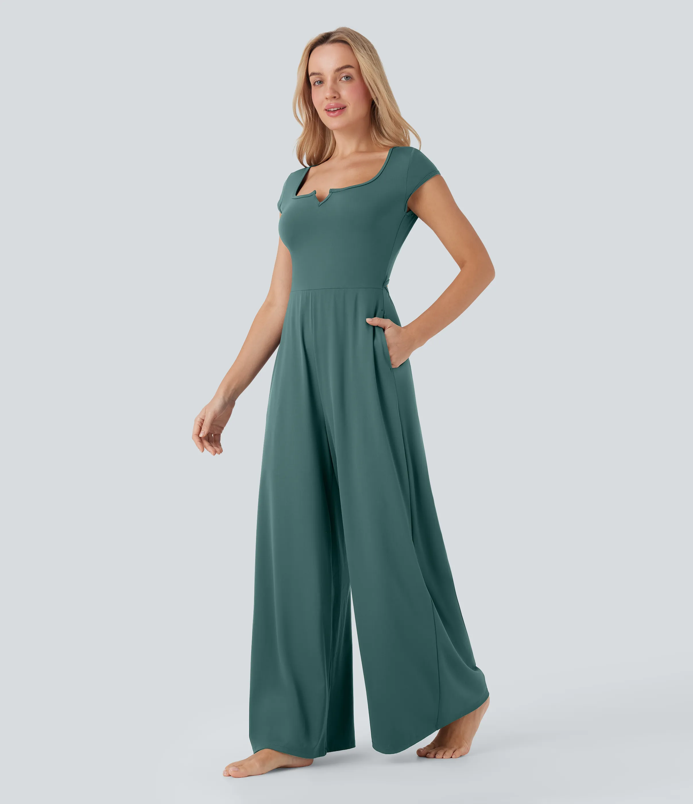 Halara Mono de yoga ancho Softlyzero™ de manga corta con cuello entallado de tacto fresco con bolsillos laterales - Edición Easy Peezy - Blue Spruce - XS(regular) sold by Halara