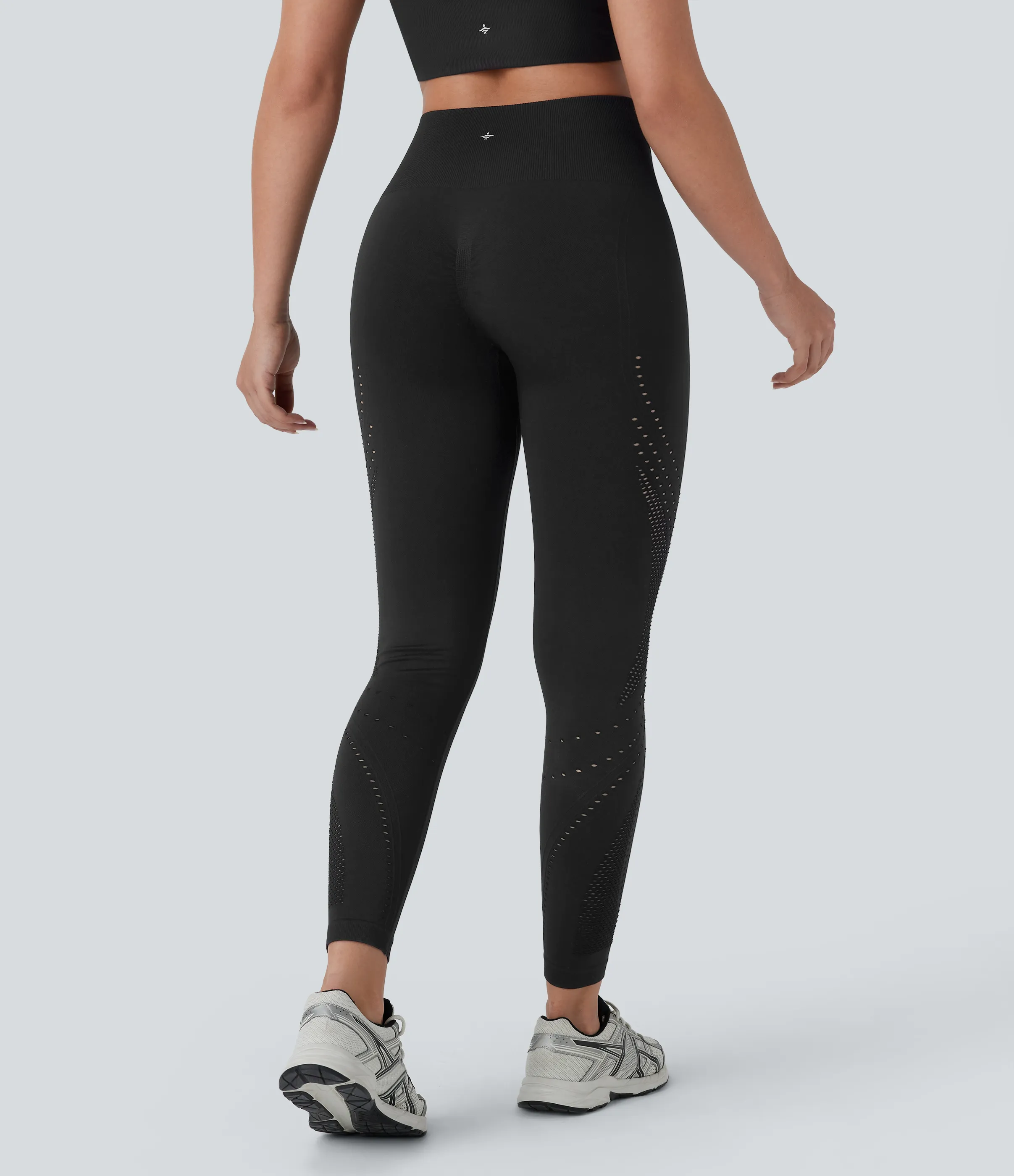 Halara Leggings yoga tiro alto perforado 7/8 sin costura - Black - M(7/8) sold by Halara product image thumbnail 3