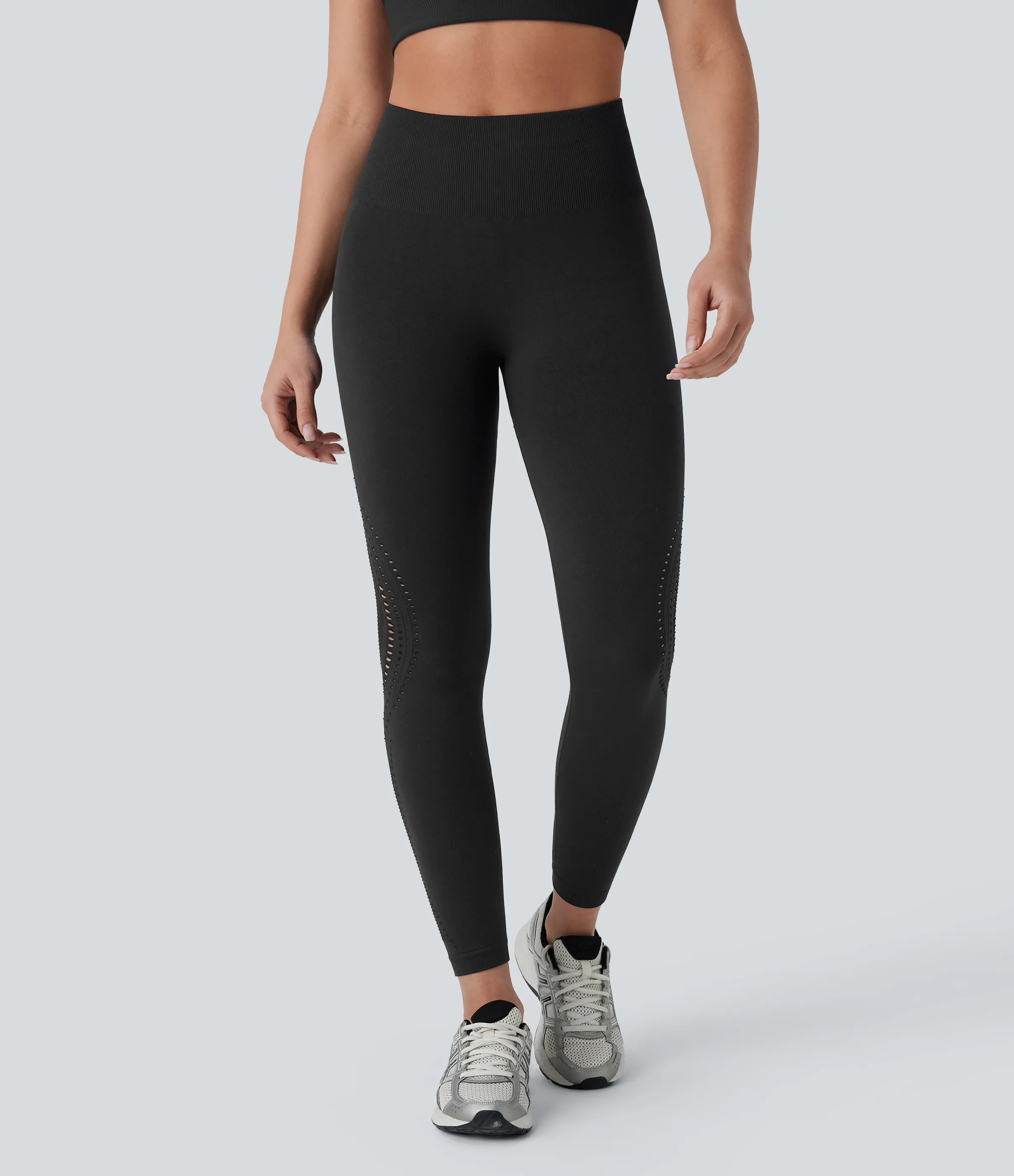 Halara Leggings yoga tiro alto perforado 7/8 sin costura - Black - M(7/8) sold by Halara product image thumbnail 4
