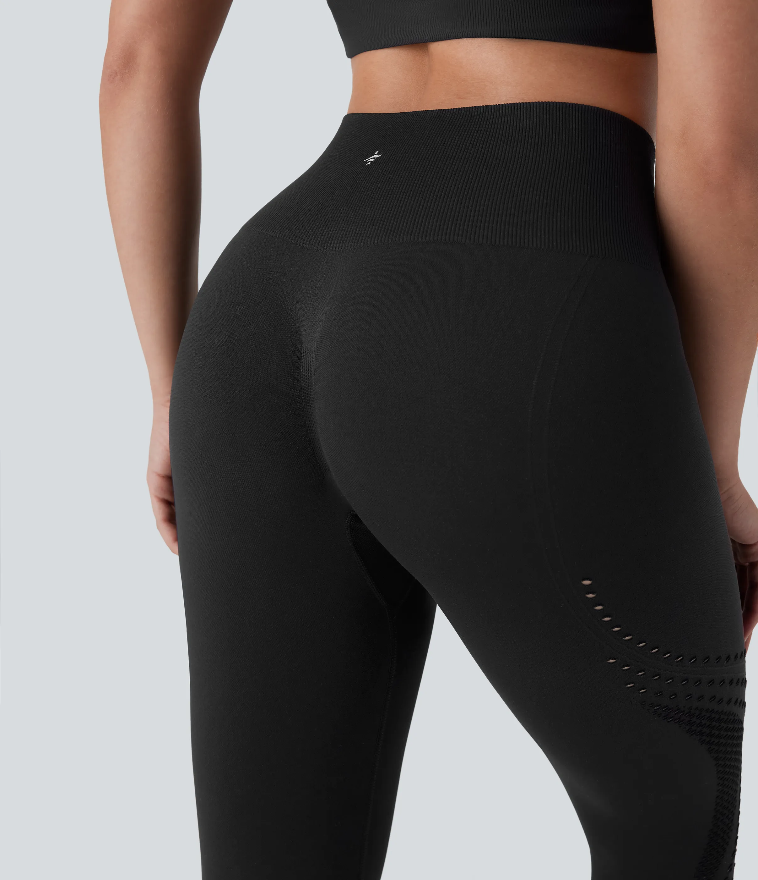 Halara Leggings yoga tiro alto perforado 7/8 sin costura - Black - M(7/8) sold by Halara product image thumbnail 5