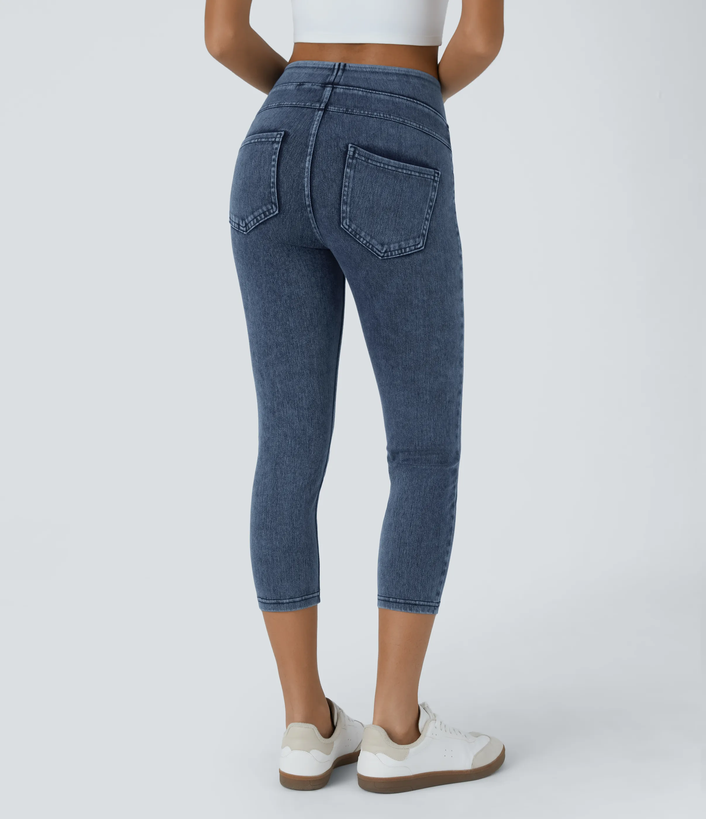 Halara Leggings Halara Flex™ Denim elásticos en longitud capri de tiro alto con bolsillos traseros - Washed Denim Bleached Blue - XS sold by Halara product image thumbnail 3