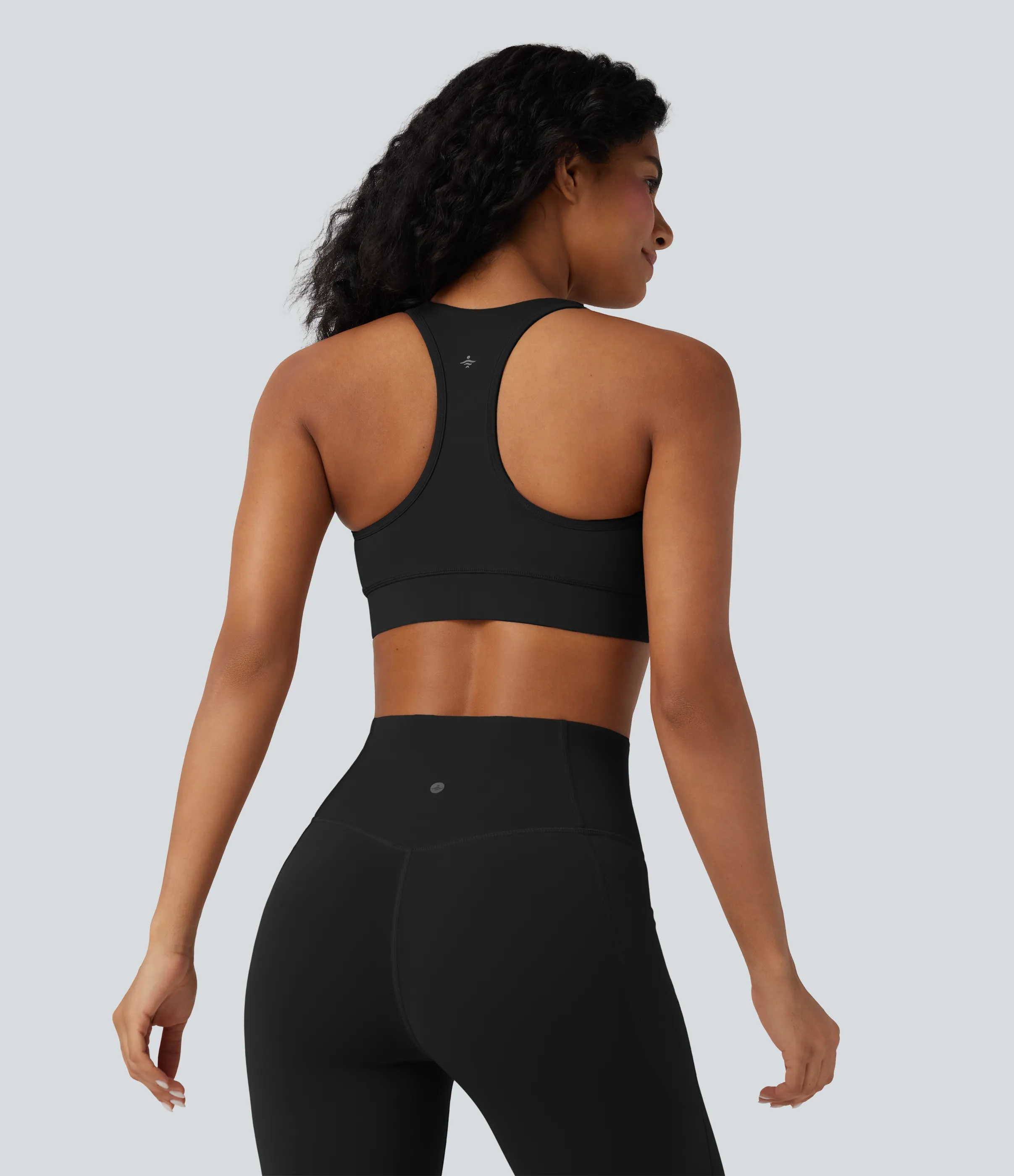 Halara Brasier deportivo Halara UltraSculpt™ para entrenamiento de sujeción media con escote en V y espalda racerback en copas A-C - Black - M sold by Halara product image thumbnail 3