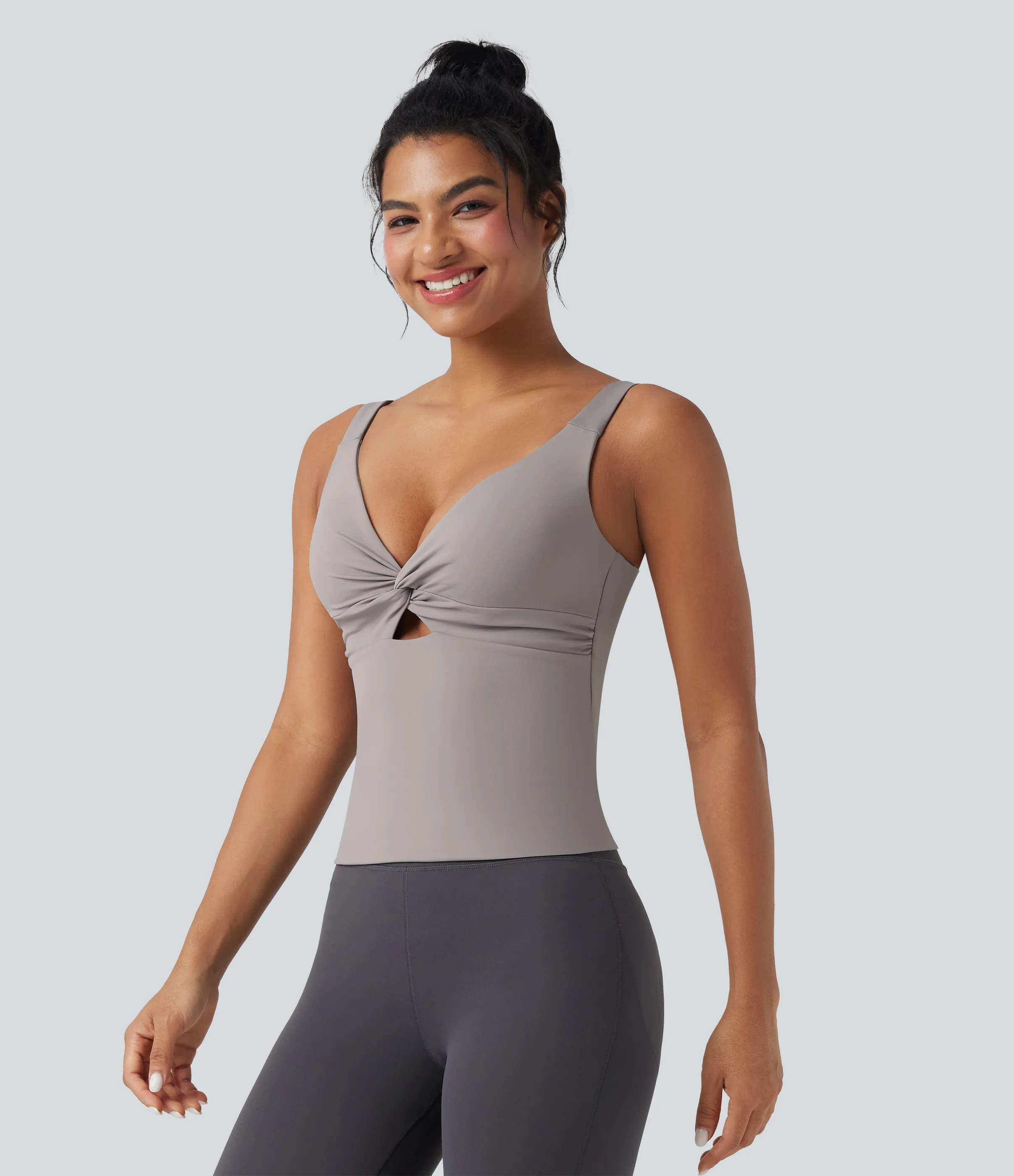 Halara Camiseta de yoga SoftlyZero™ Airy retorcida cut-out y UPF 50+ - Gull - XS(Long) sold by Halara product image thumbnail 4