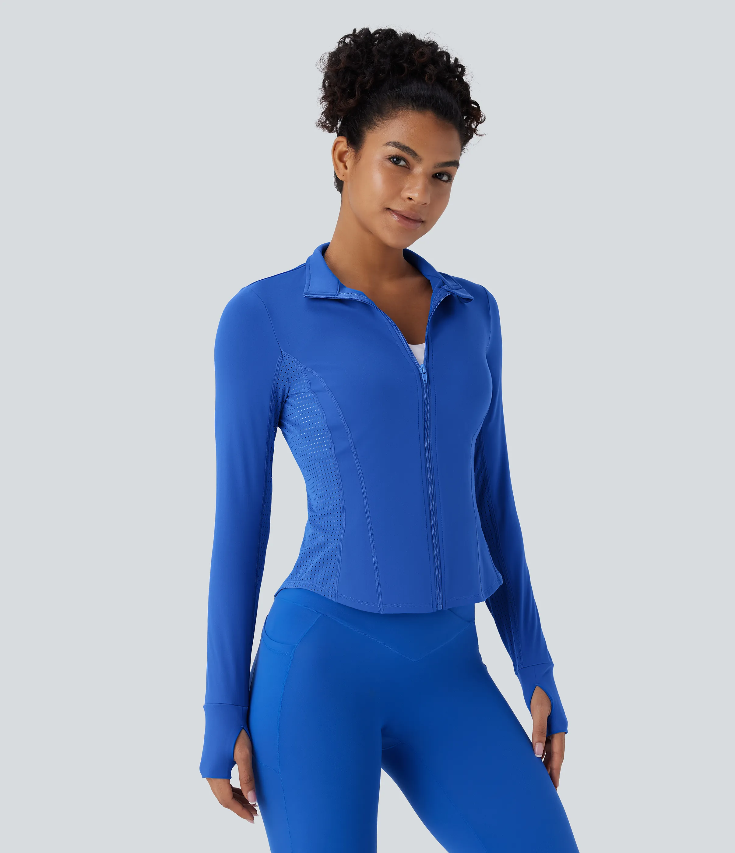 Halara Chaqueta Softlyzero™ Plush yoga cremallera dobladillo curvo perforada orificio pulgar contrastante - Beaucoup Blue - XL sold by Halara product image thumbnail 2