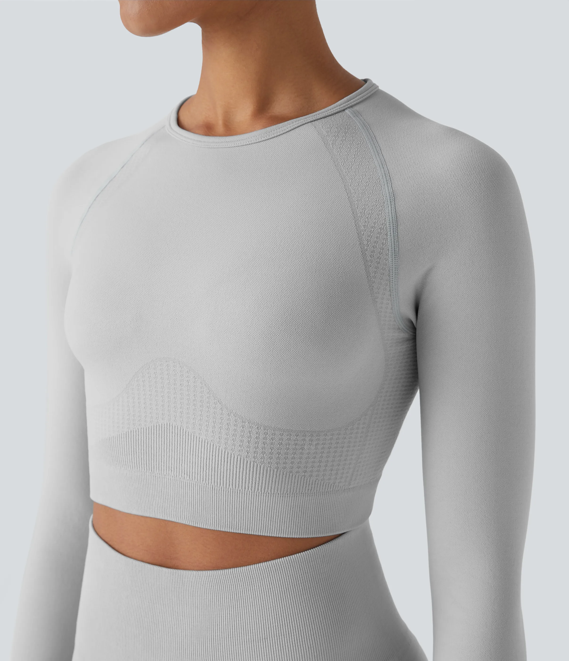 Halara Top yoga ajustado corto manga raglán cuello redondo sin costura - Aloof Grey - XS sold by Halara product image thumbnail 5