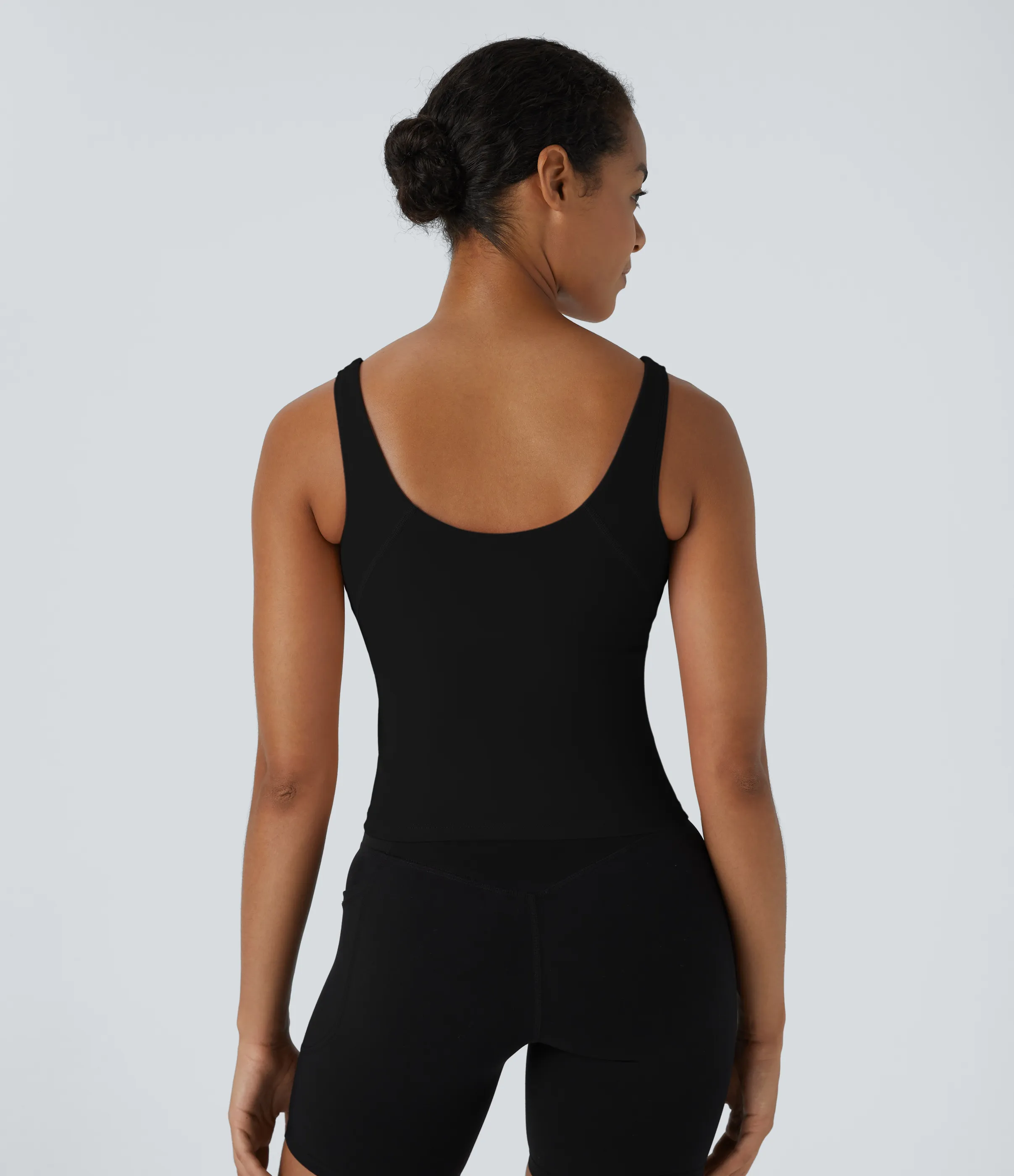 Halara Top largo Softlyzero™ Plush de tirantes con acolchado y cuello en V - Black - L sold by Halara product image thumbnail 3