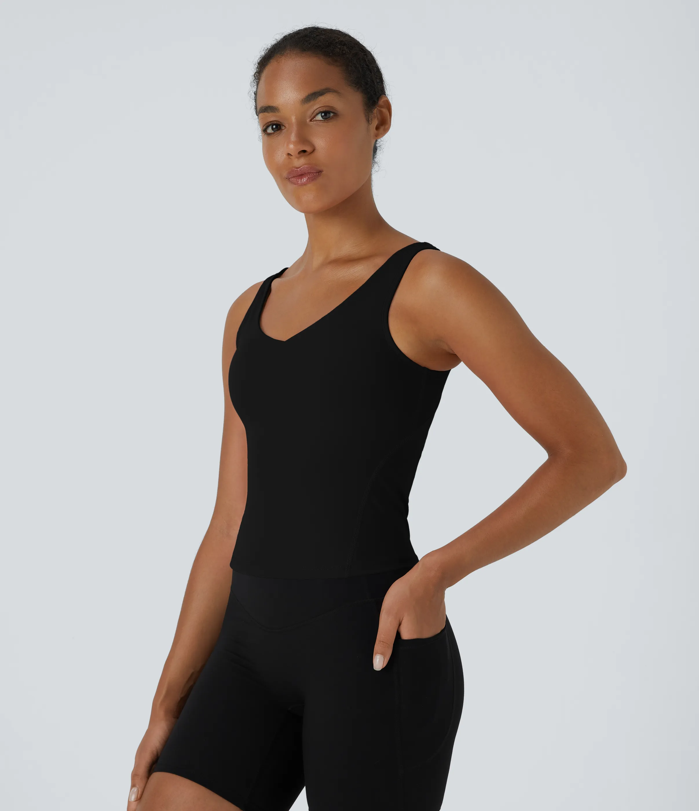 Halara Top largo Softlyzero™ Plush de tirantes con acolchado y cuello en V - Black - L sold by Halara product image thumbnail 4