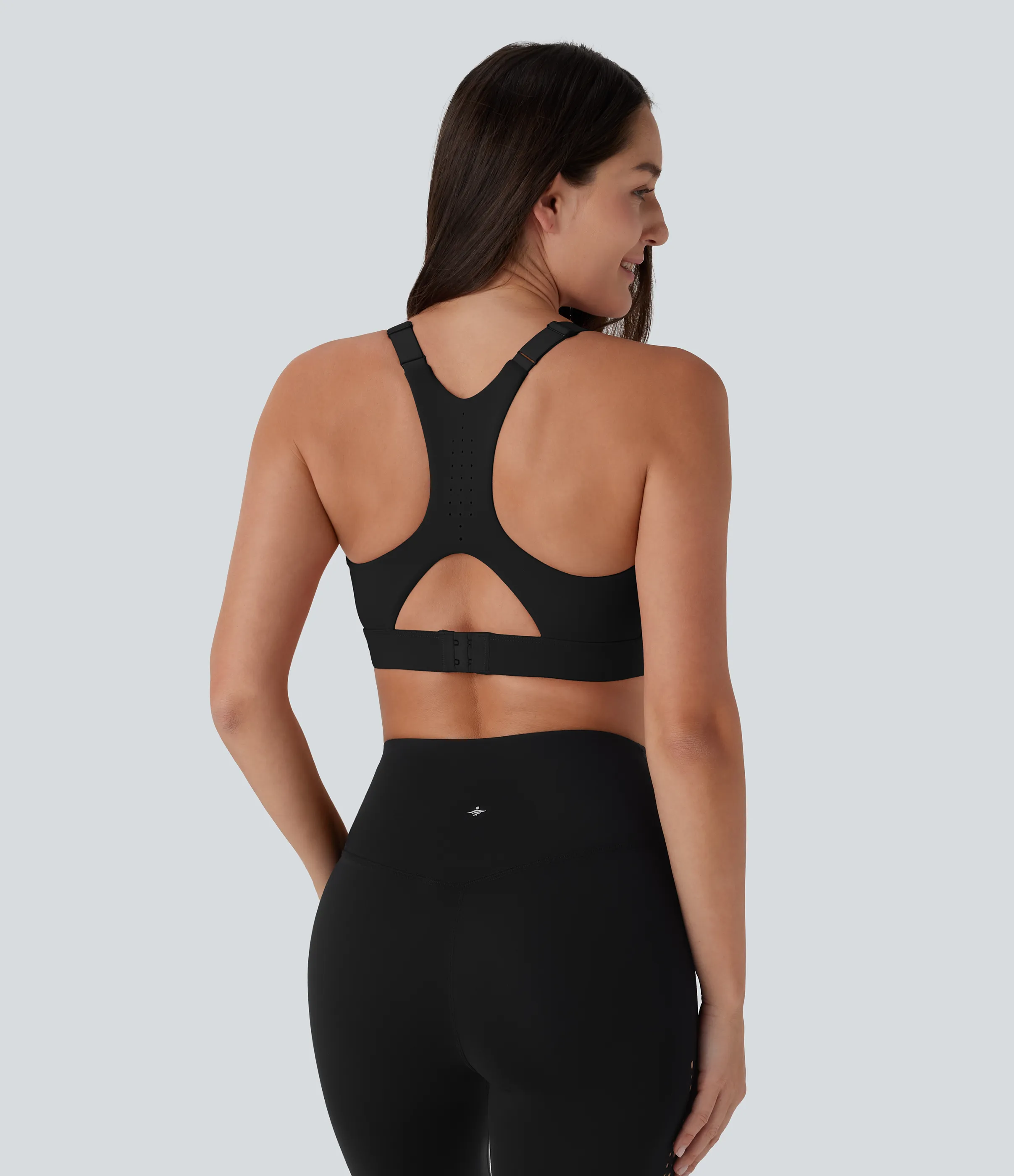 Halara Brasier deportivo SpeedWave™ con secado rápido de sujeción media, copas moldeadas y perforado con gancho ajustable y en copas A-C - Black - XS sold by Halara product image thumbnail 3