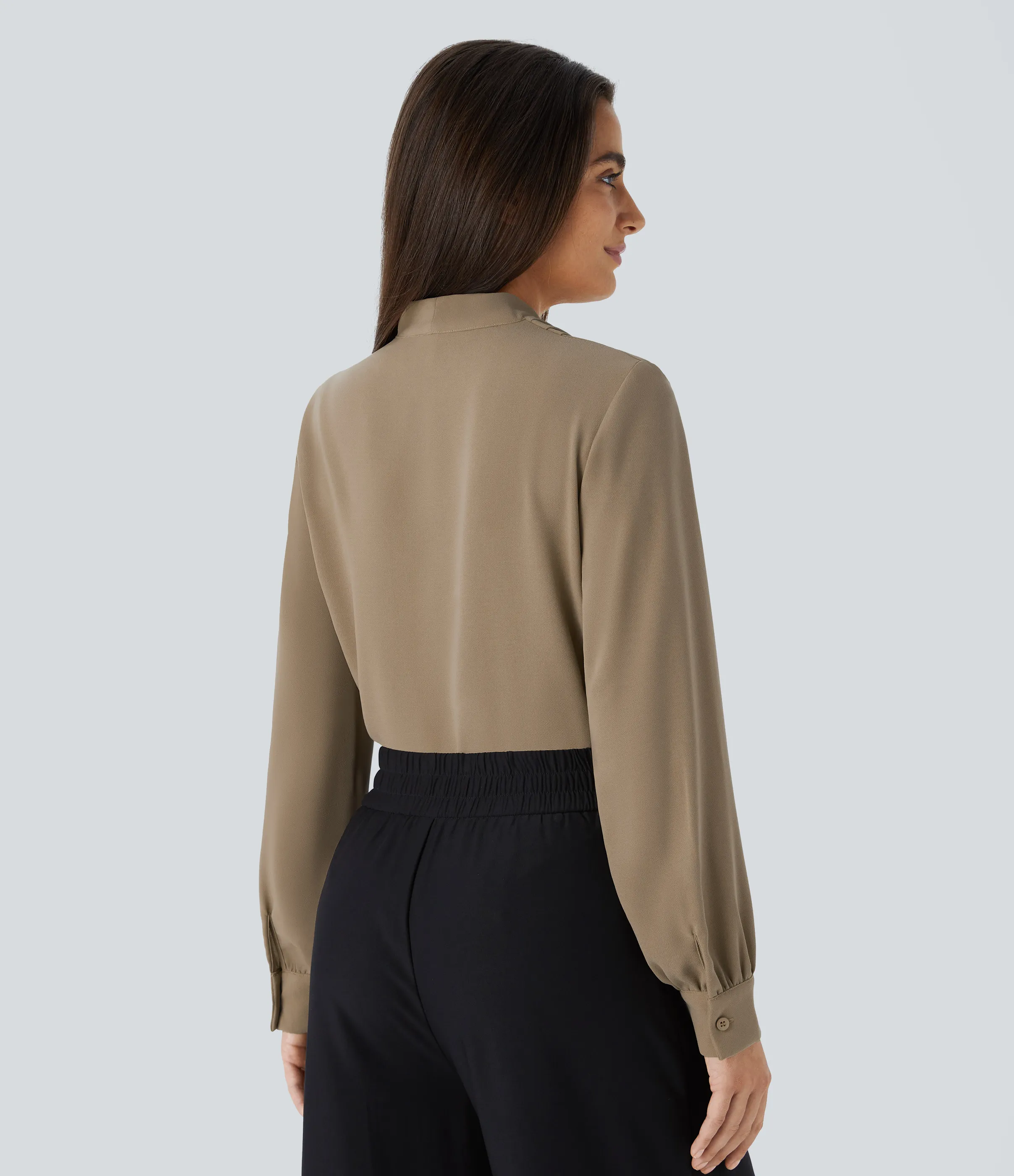Halara Blusa oficina plisada manga larga cuello V - Petrified Oak - XS sold by Halara product image thumbnail 3