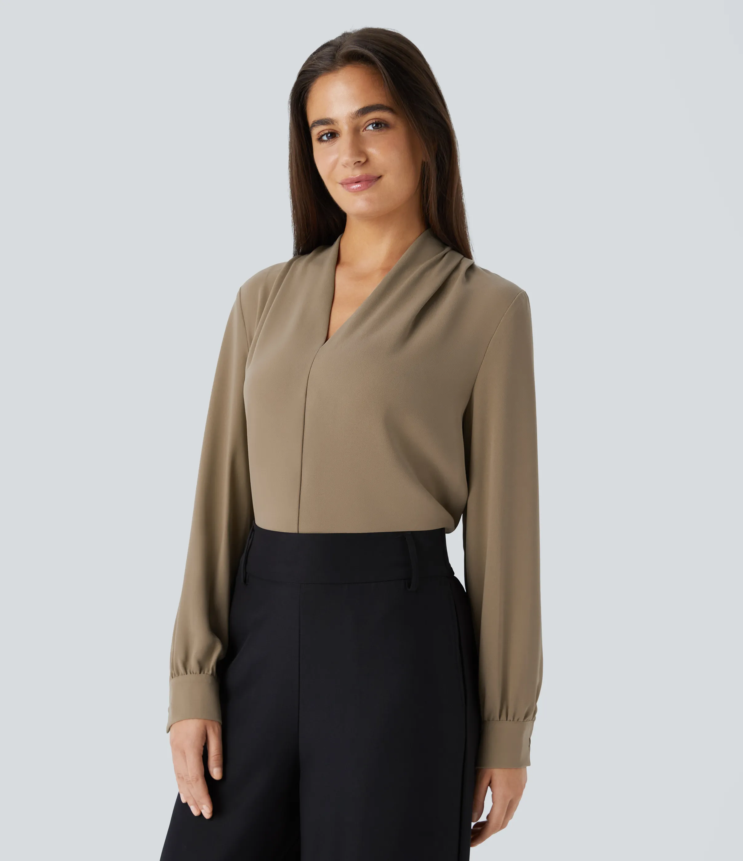 Halara Blusa oficina plisada manga larga cuello V - Petrified Oak - XS sold by Halara product image thumbnail 4