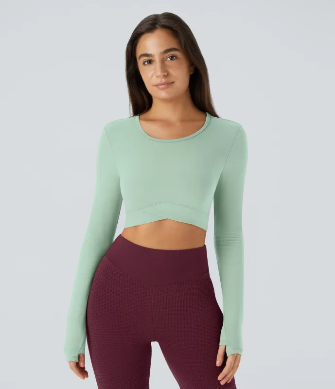 Halara Top deportivo Softlyzero™ Plush yoga recortado dobladillo cruzado orificio para pulgar - Subtle Green - XL sold by Halara