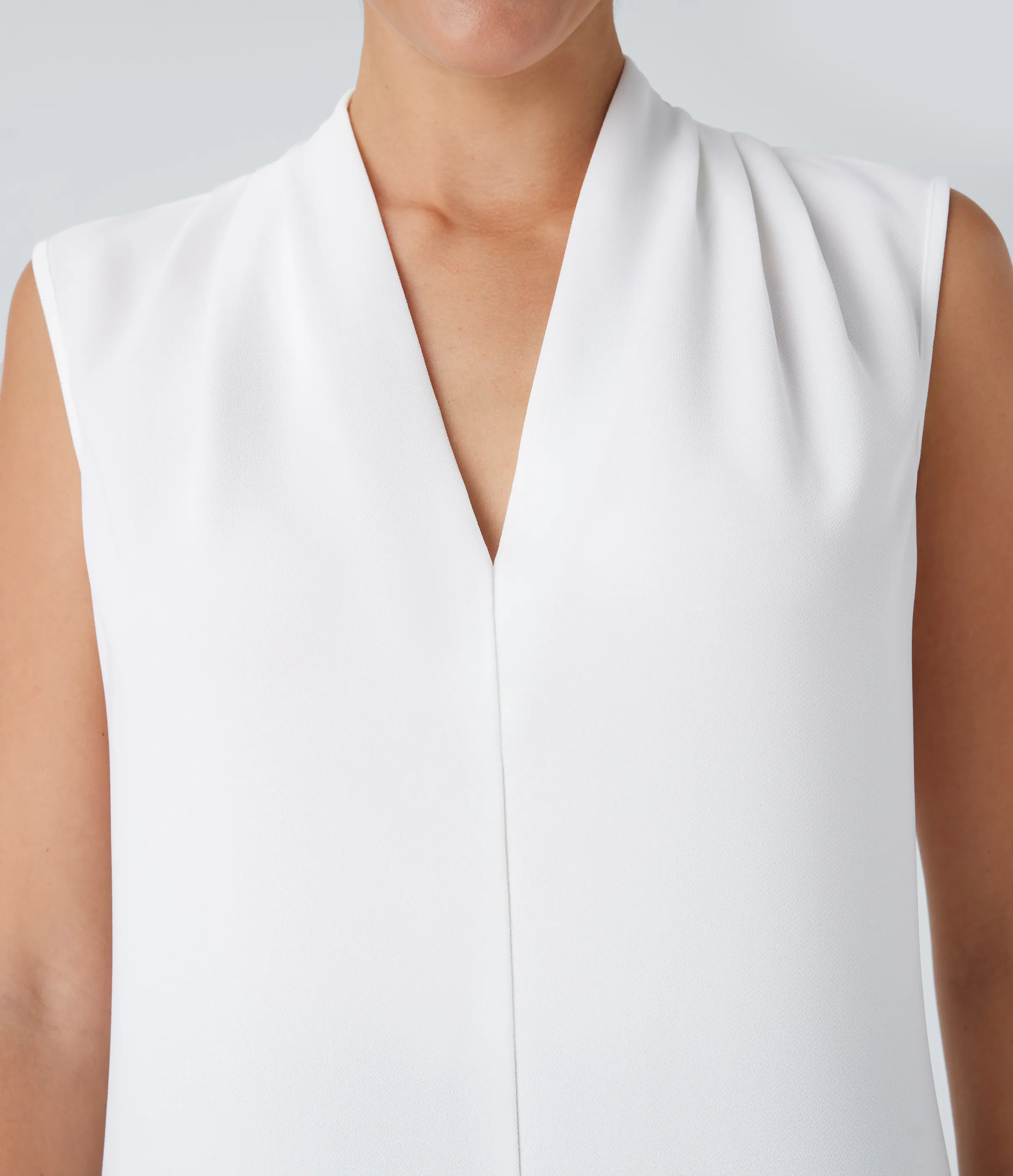 Halara Blusa oficina sin mangas cuello V - White - S sold by Halara product image thumbnail 5