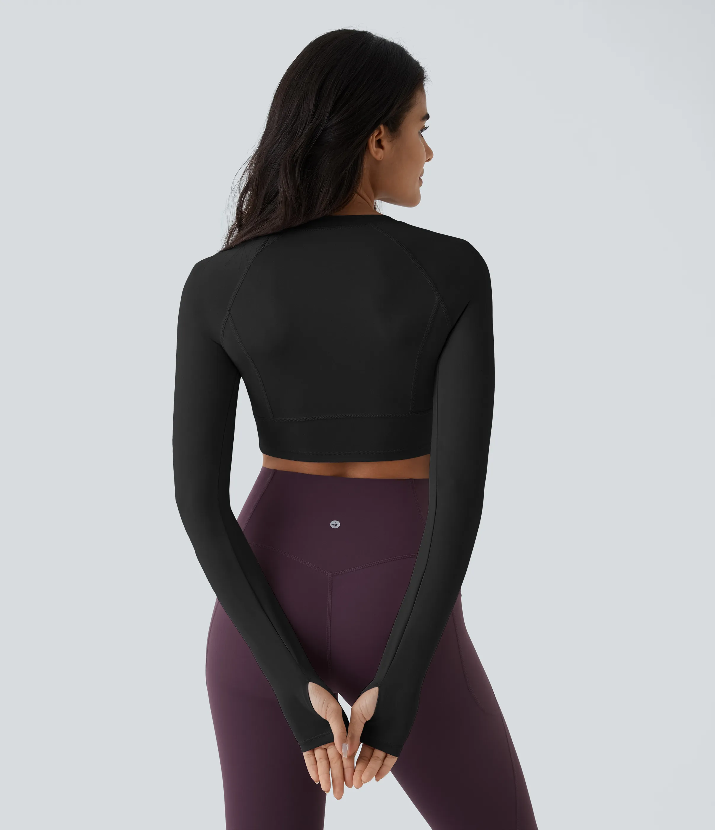 Halara Top deportivo yoga corto abertura para pulgar - Black - XS sold by Halara product image thumbnail 3
