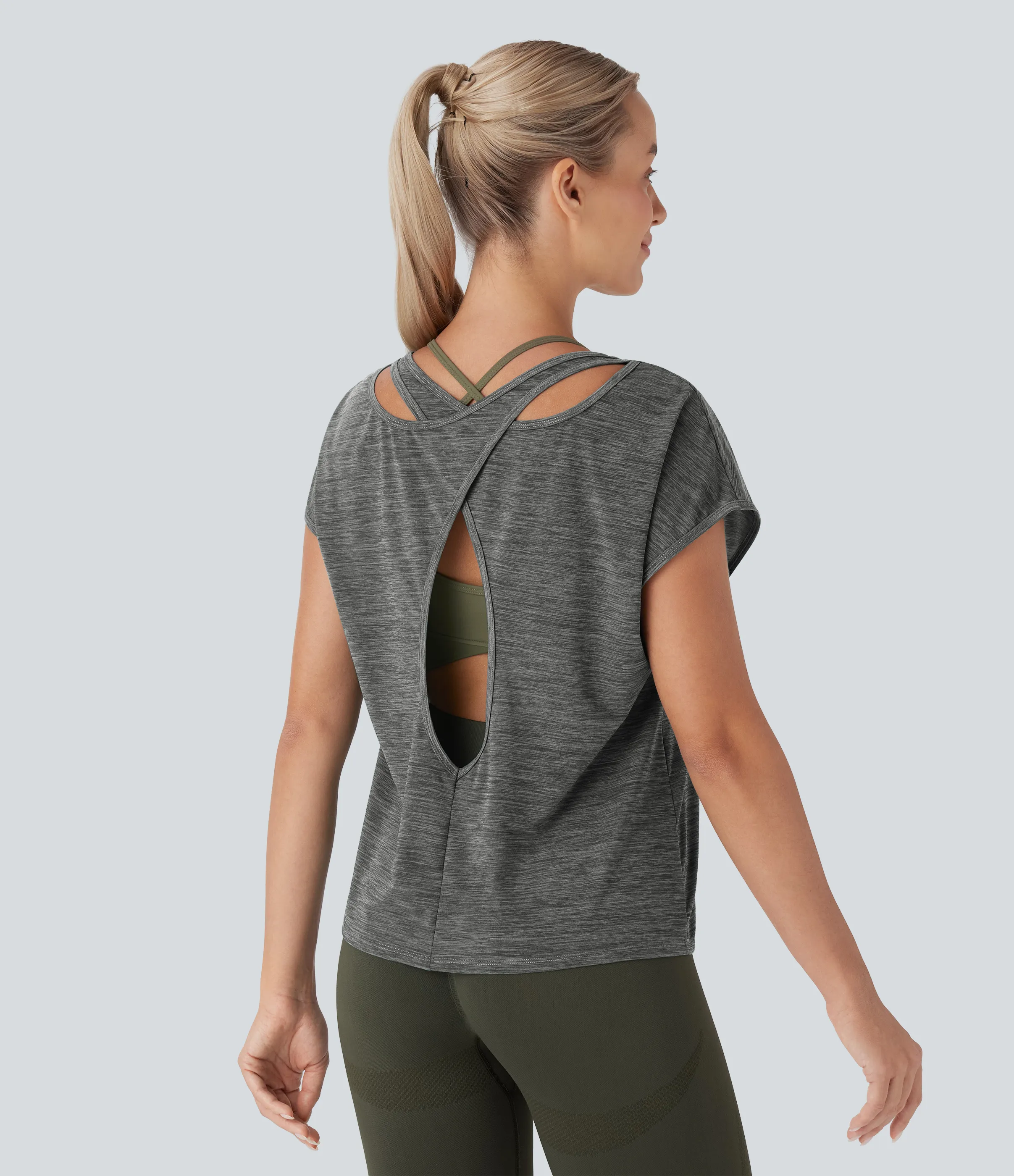 Halara Top deportivo running de manga corta con cuello redondo y espalda con aberturas - Deep Gray Texture - XS sold by Halara