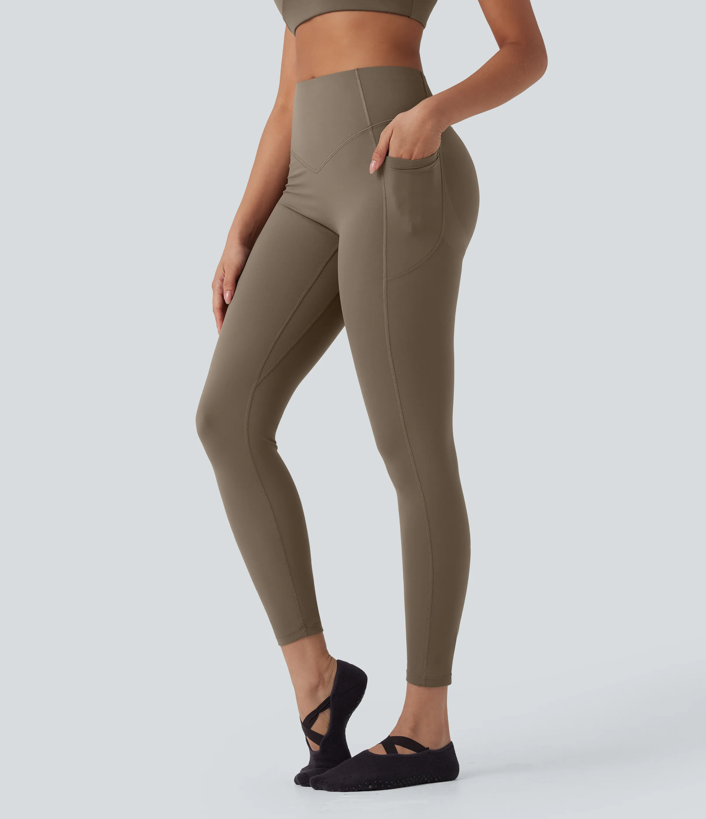 Halara Leggings Halara UltraSculpt™ SoCinched yoga moldeador tiro alto bolsillo lateral fruncido realce glúteo control abdomen - Dawn Brown - M(full_length) sold by Halara product image thumbnail 4